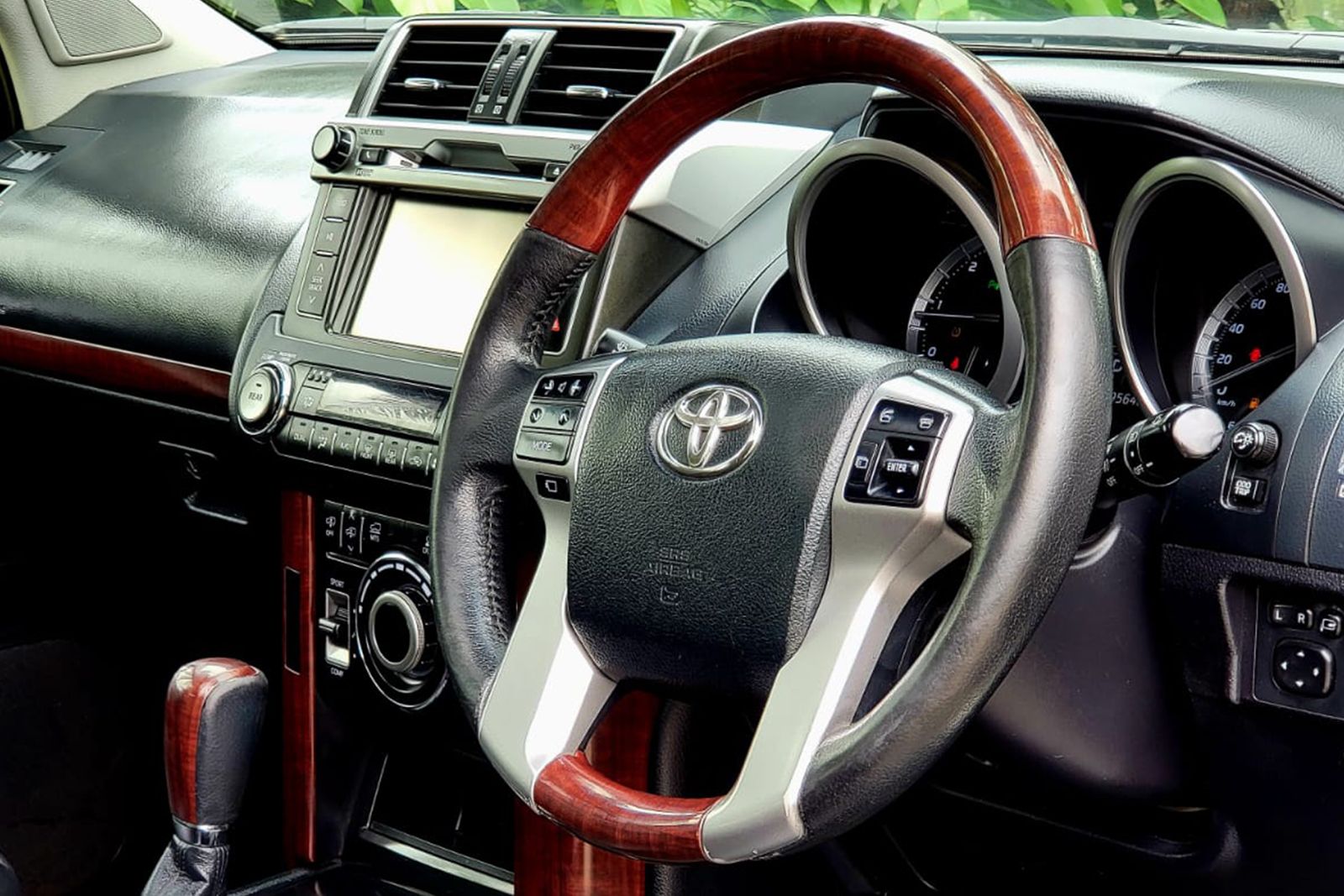 2017 TOYOTA LAND CRUISER PRADO VXL