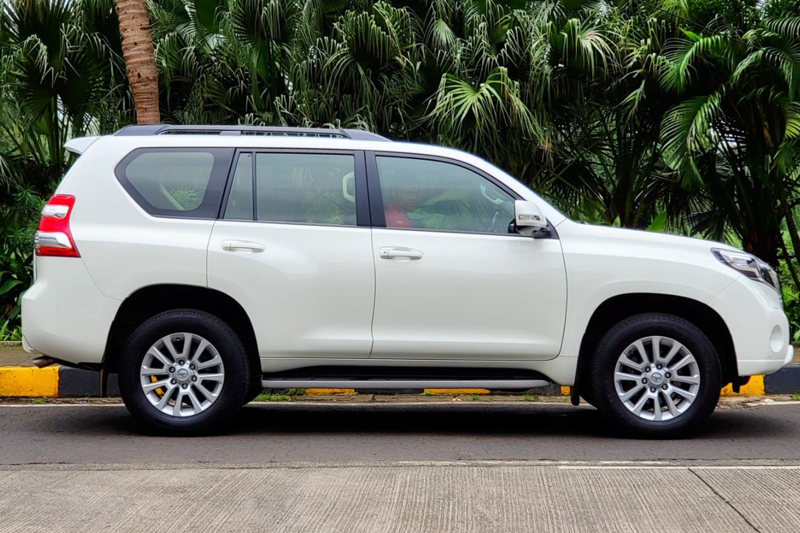 2017 TOYOTA LAND CRUISER PRADO VXL