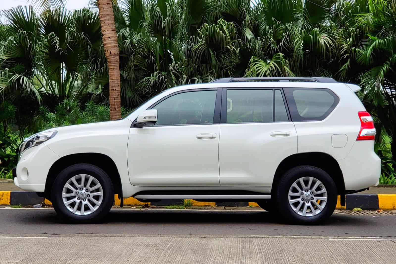 2017 TOYOTA LAND CRUISER PRADO VXL