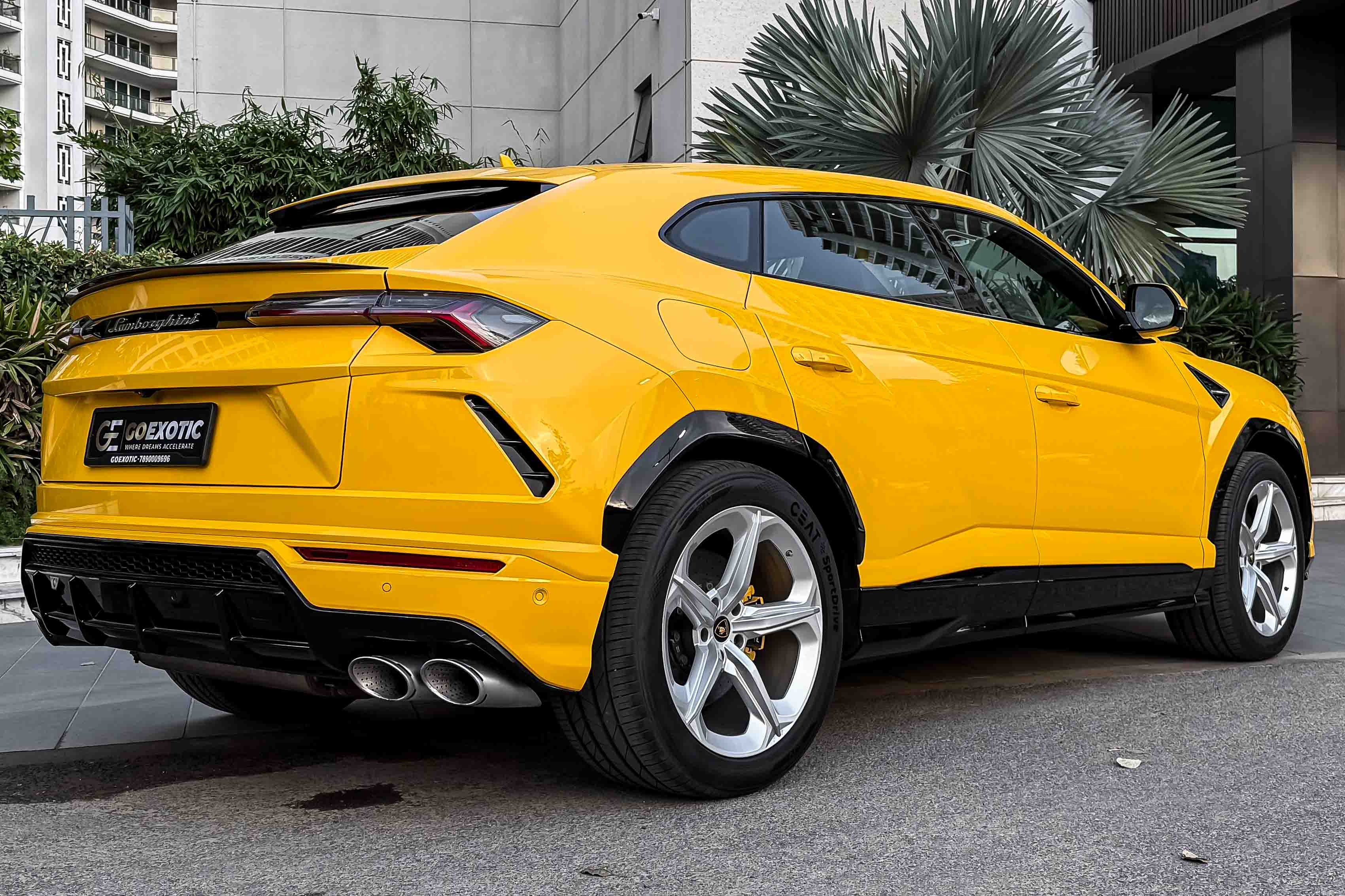 2019 LAMBORGHINI URUS