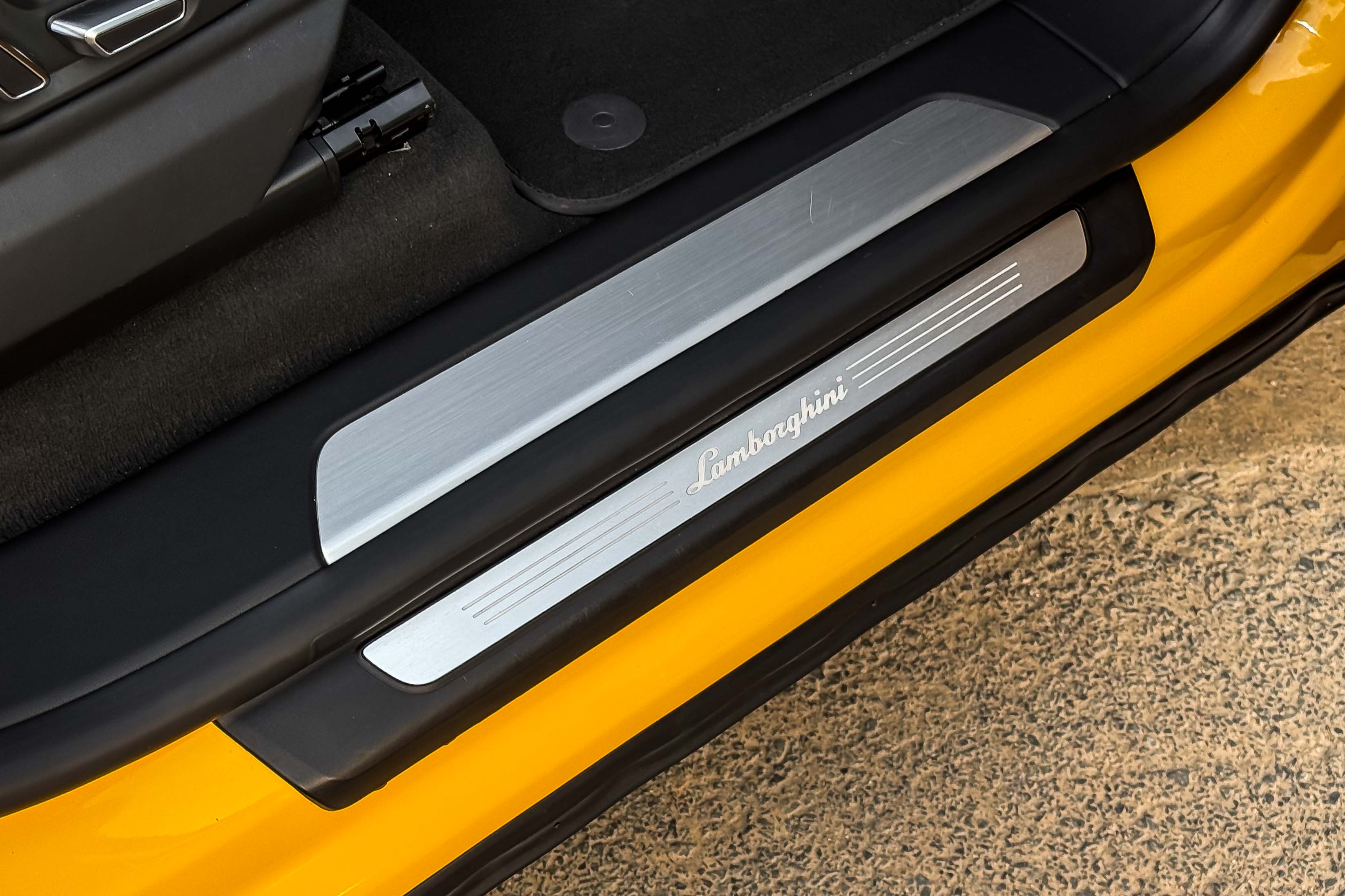 2019 LAMBORGHINI URUS