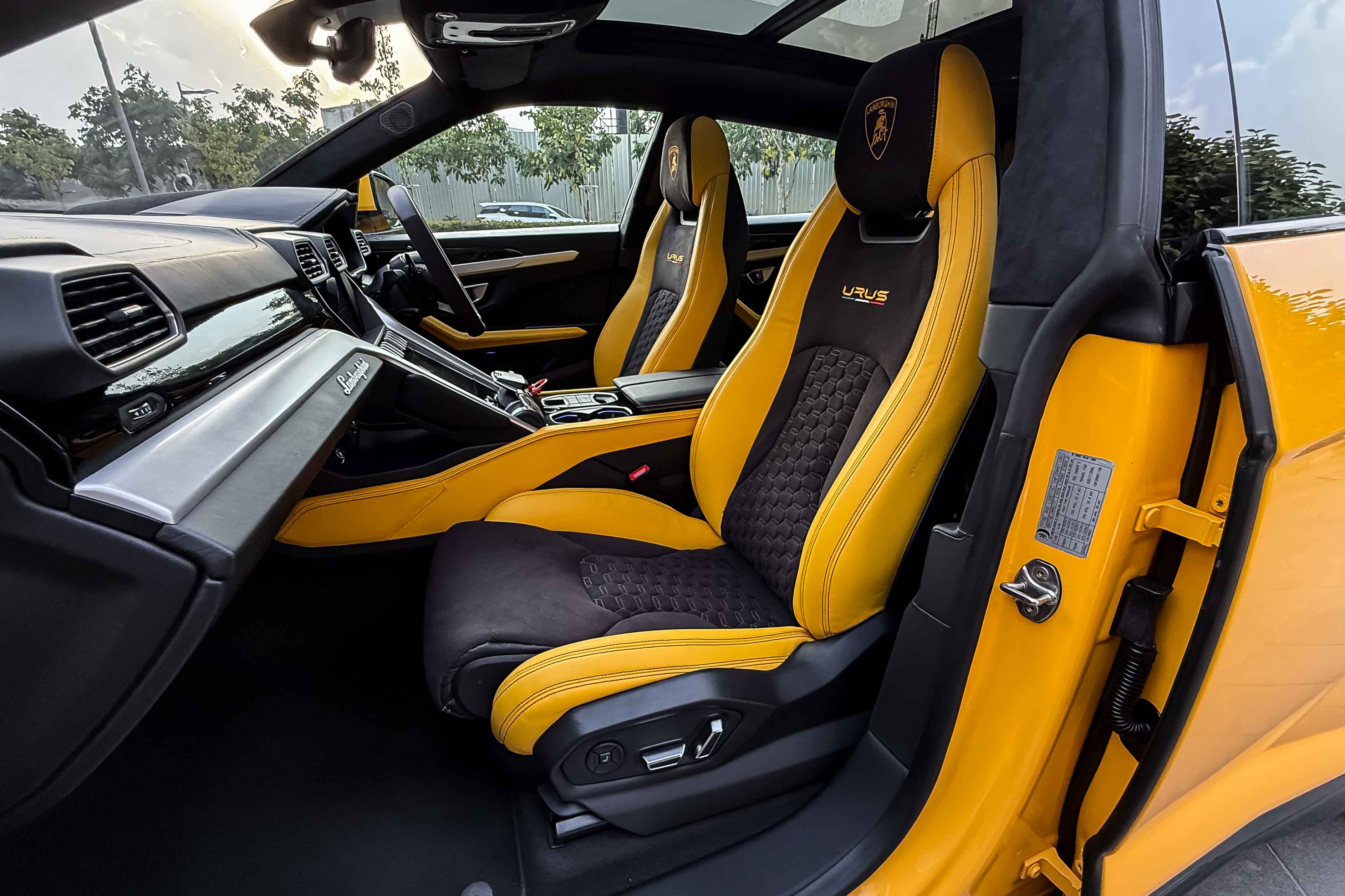 2019 LAMBORGHINI URUS