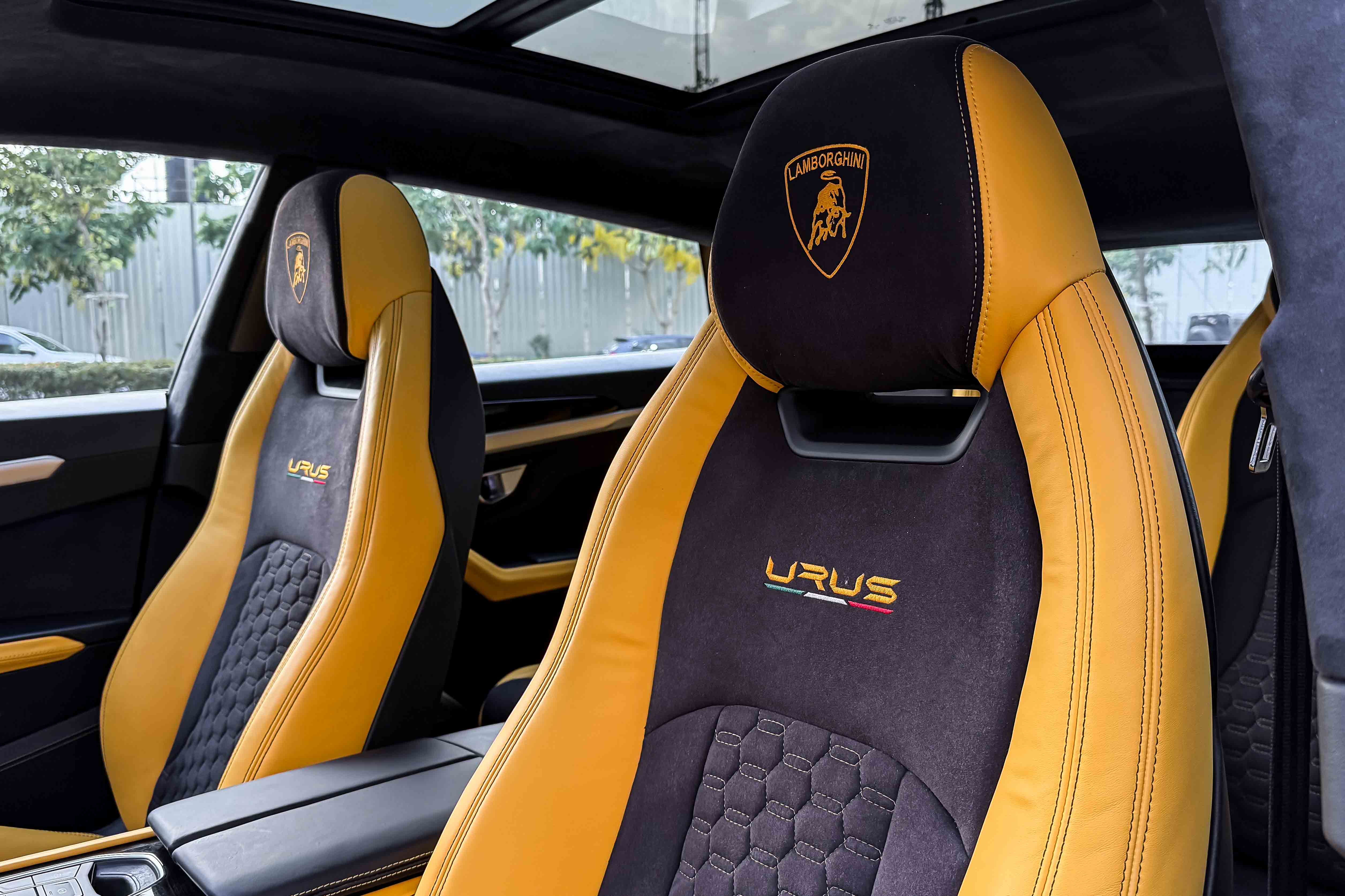 2019 LAMBORGHINI URUS