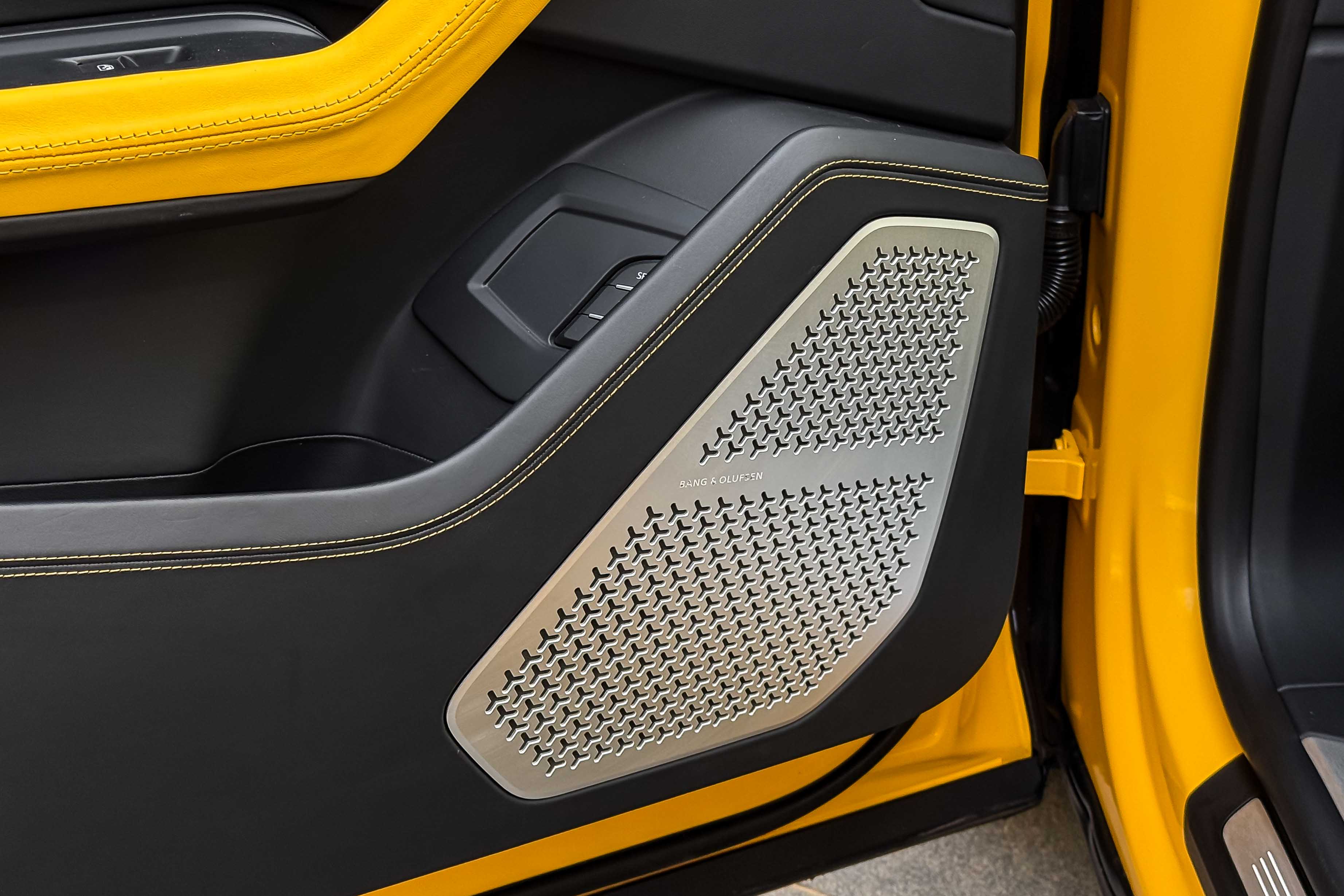 2019 LAMBORGHINI URUS