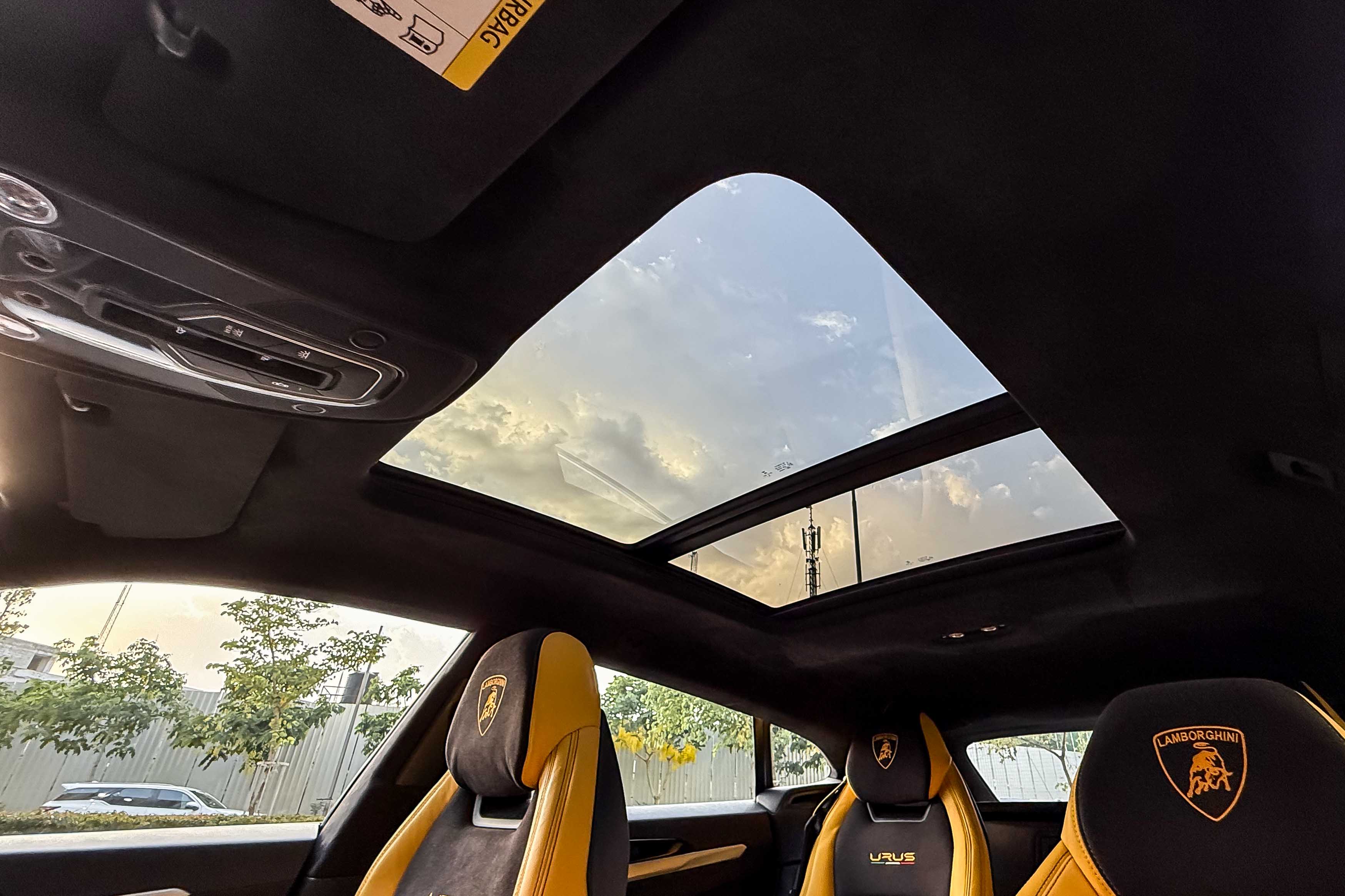 2019 LAMBORGHINI URUS