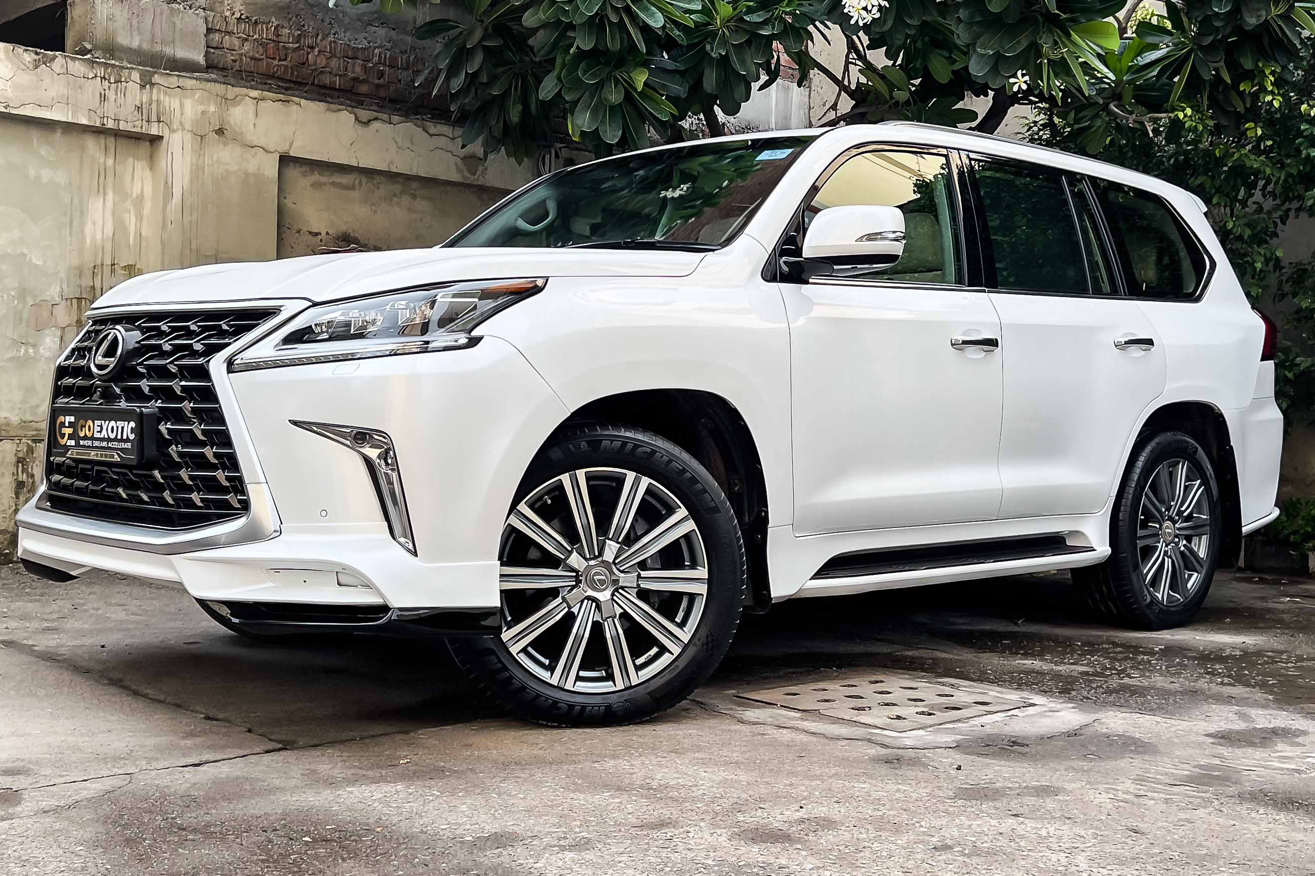 2020 LEXUS LX570