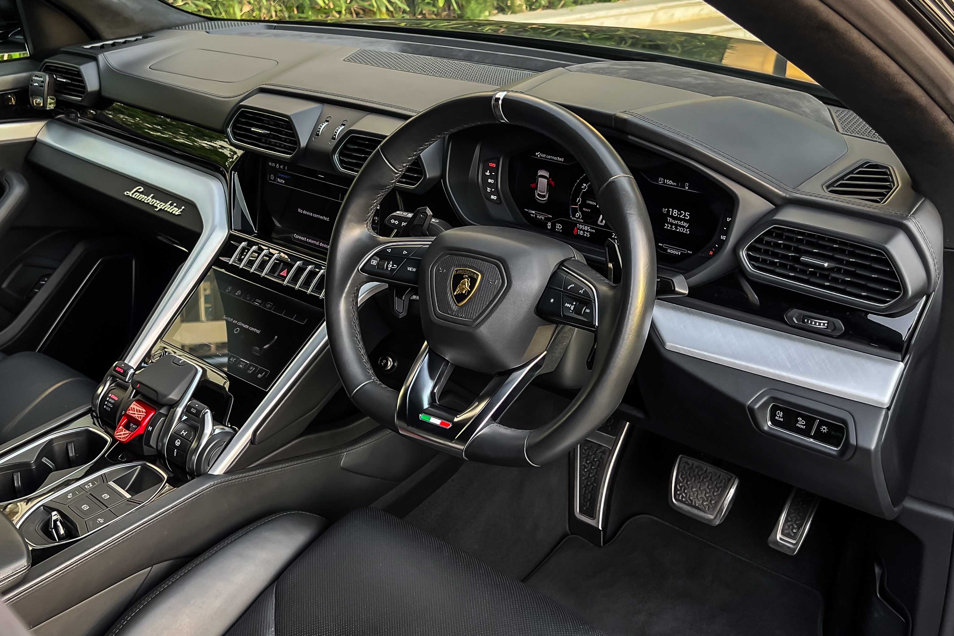 2022 LAMBORGHINI URUS