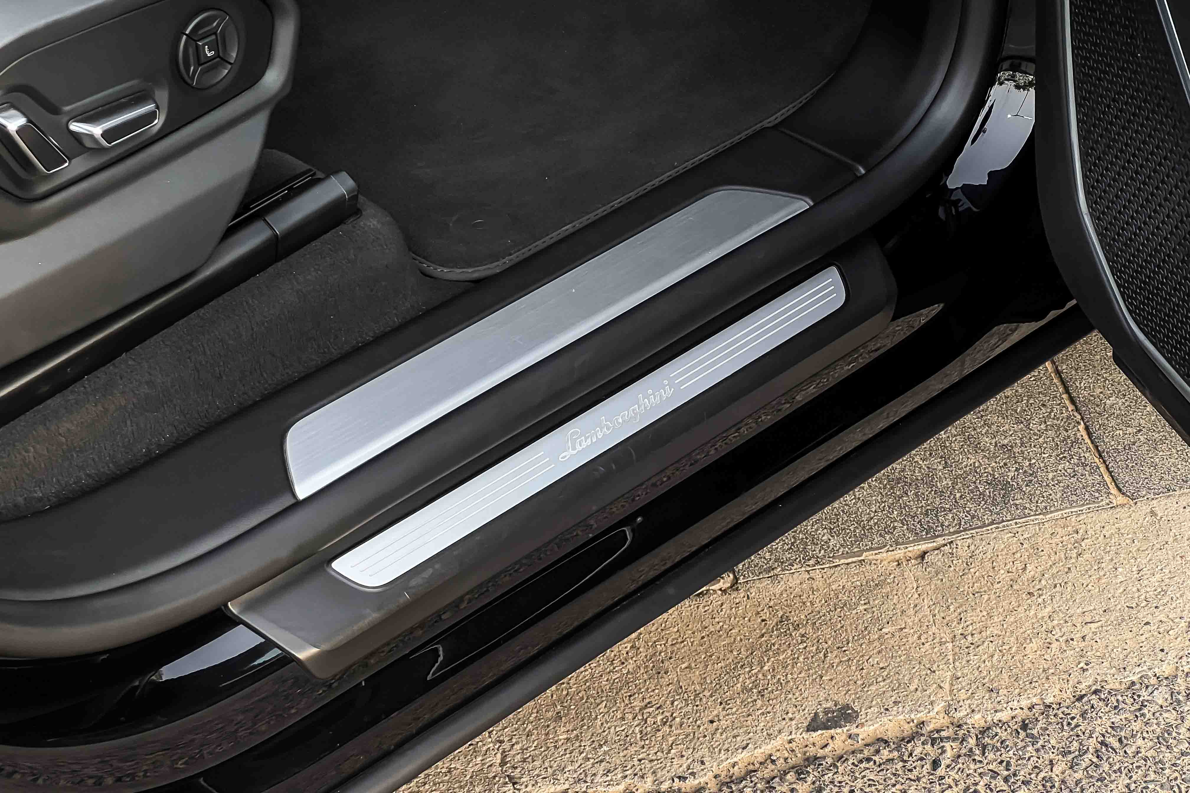 2022 LAMBORGHINI URUS