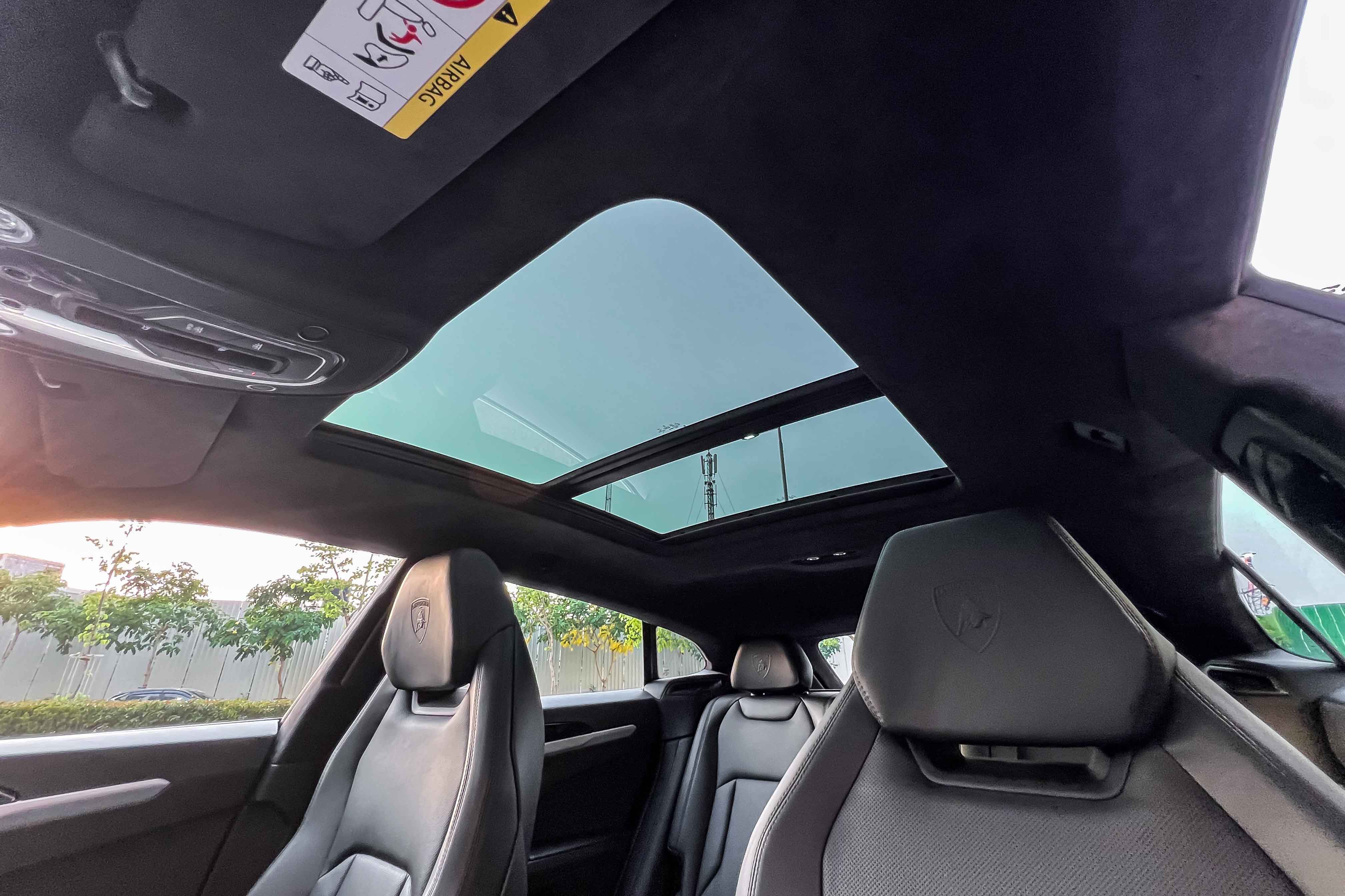 2022 LAMBORGHINI URUS