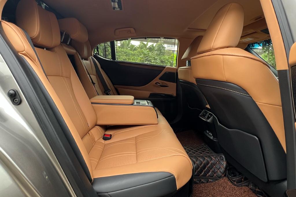 2022 LEXUS ES300 HYBRID LUXURY