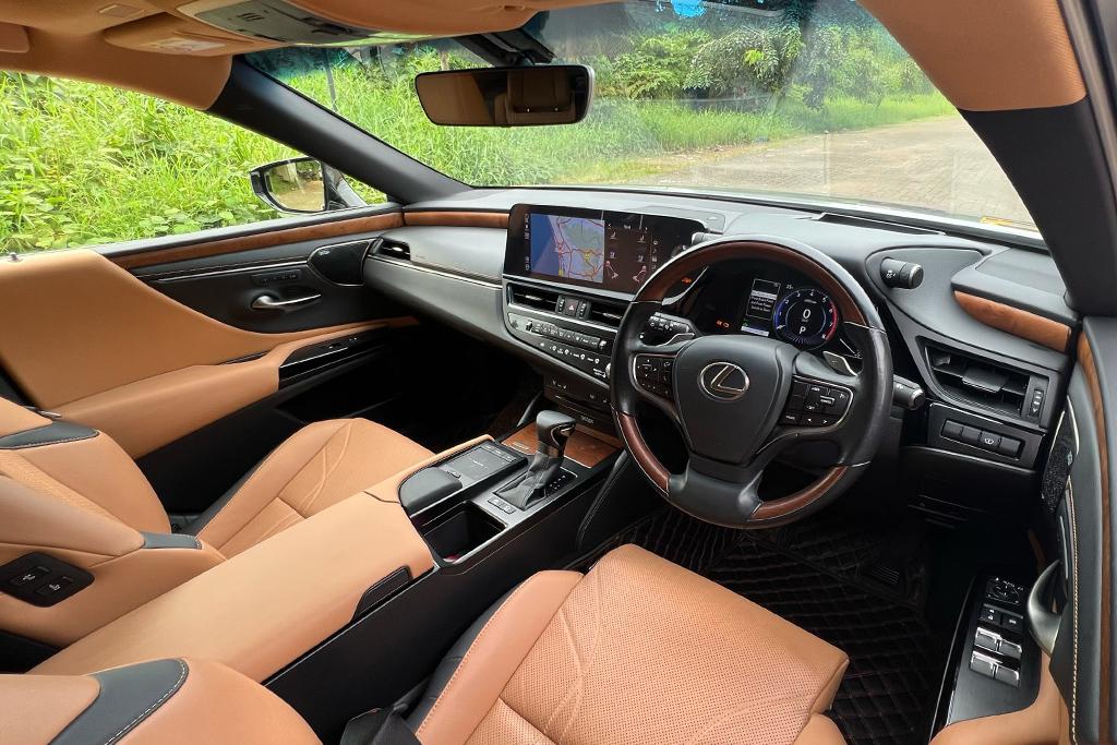 2022 LEXUS ES300 HYBRID LUXURY