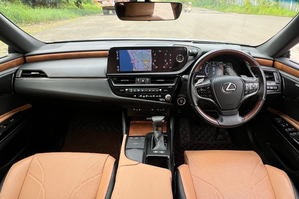 2022 LEXUS ES300 HYBRID LUXURY