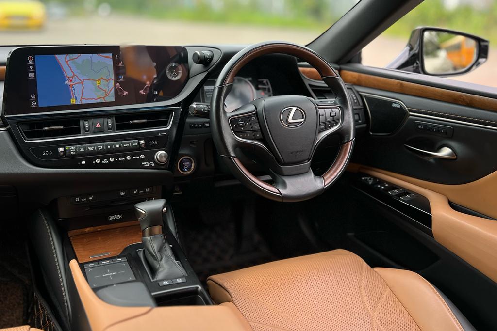 2022 LEXUS ES300 HYBRID LUXURY