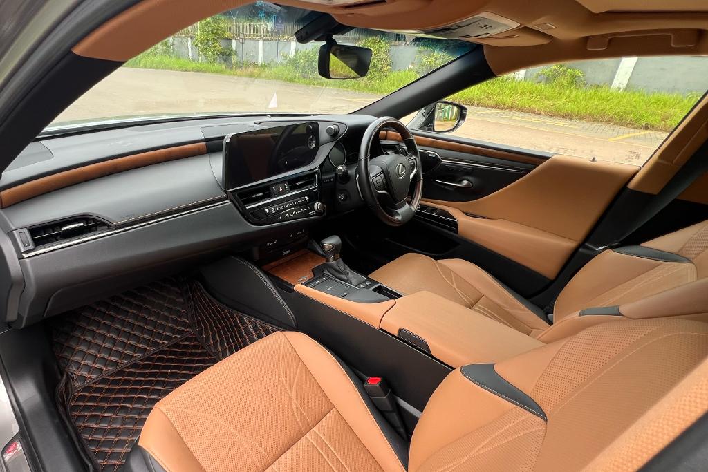 2022 LEXUS ES300 HYBRID LUXURY