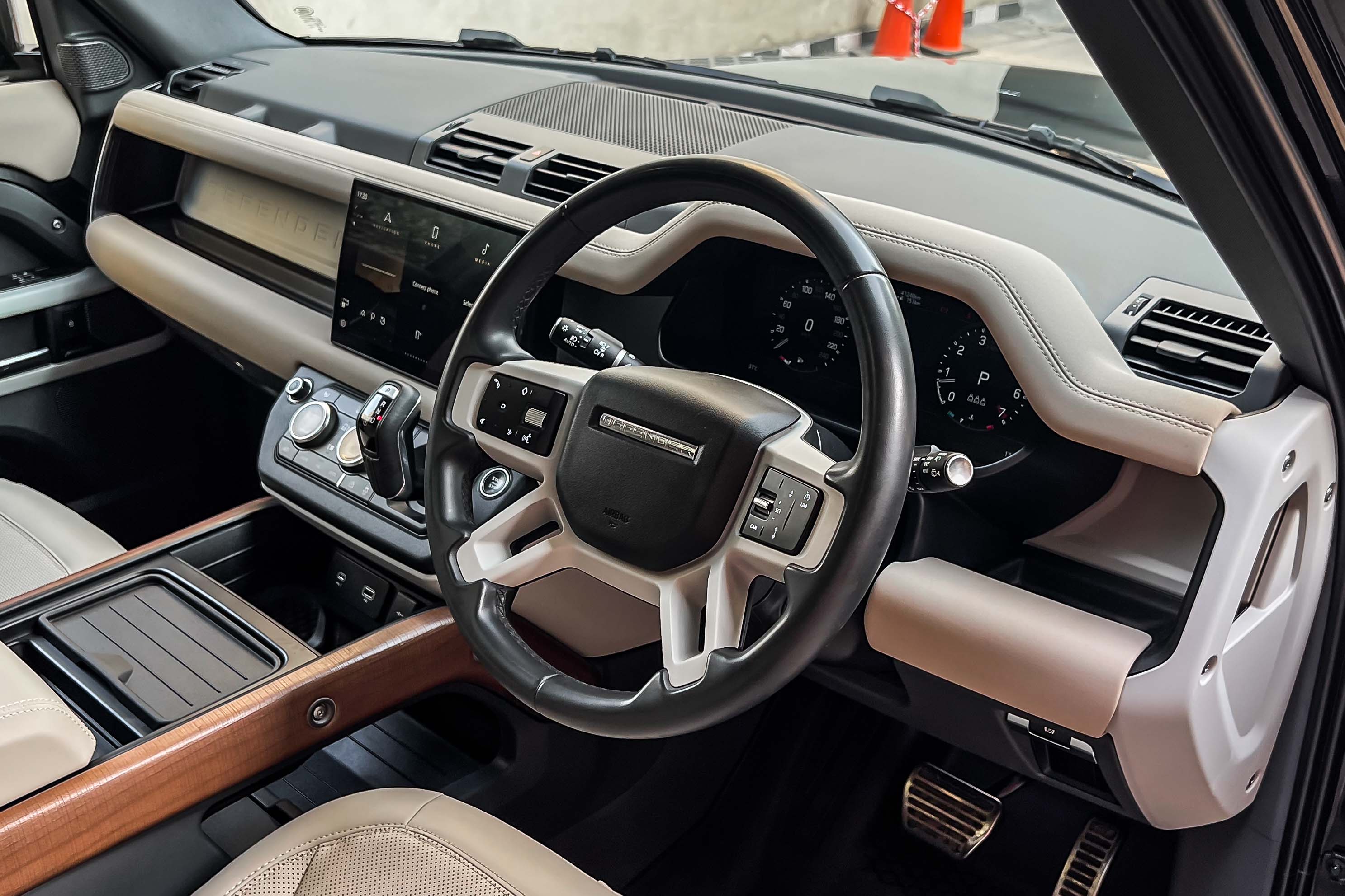 2023 LAND ROVER DEFENDER HSE