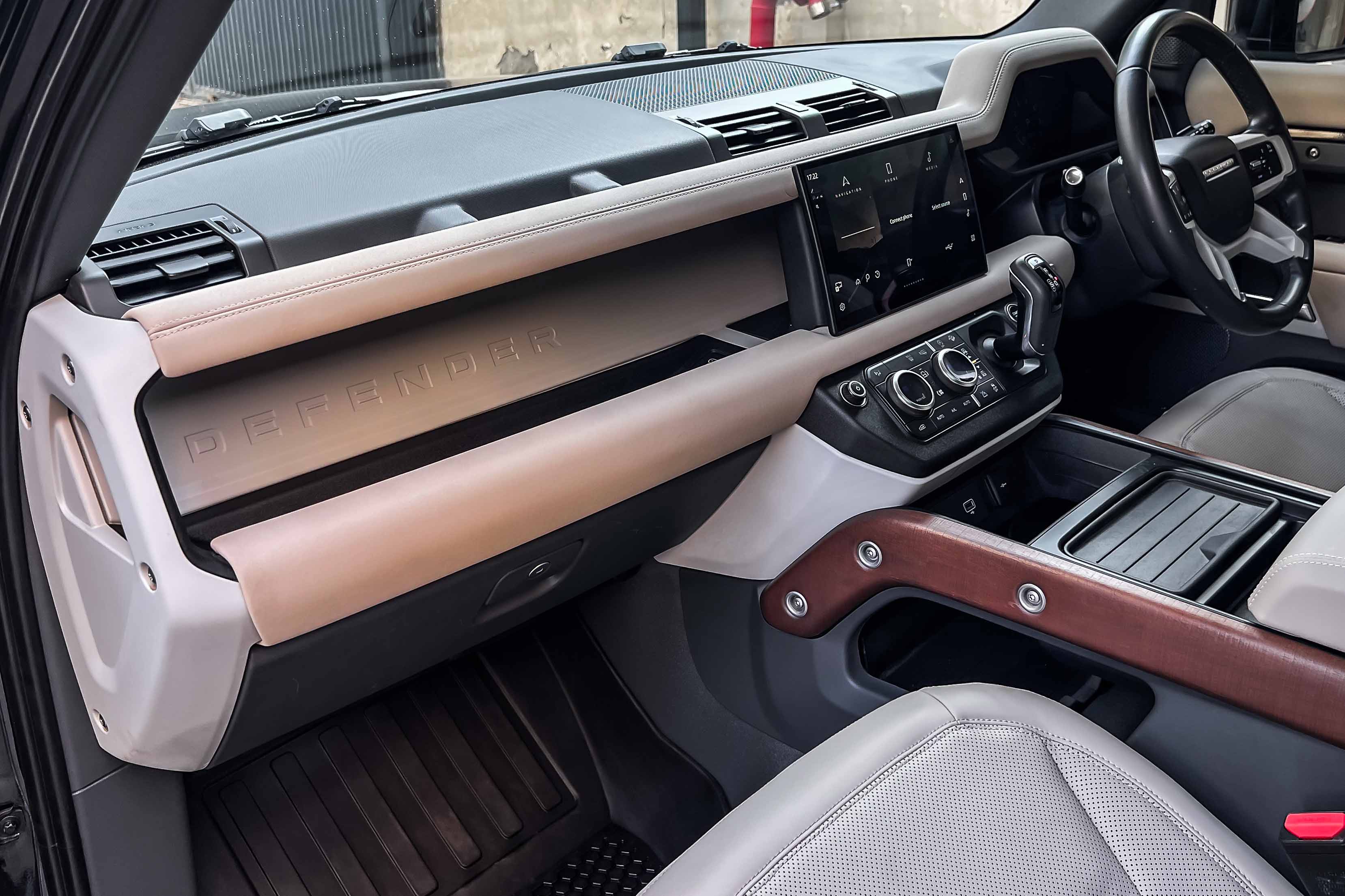 2023 LAND ROVER DEFENDER HSE