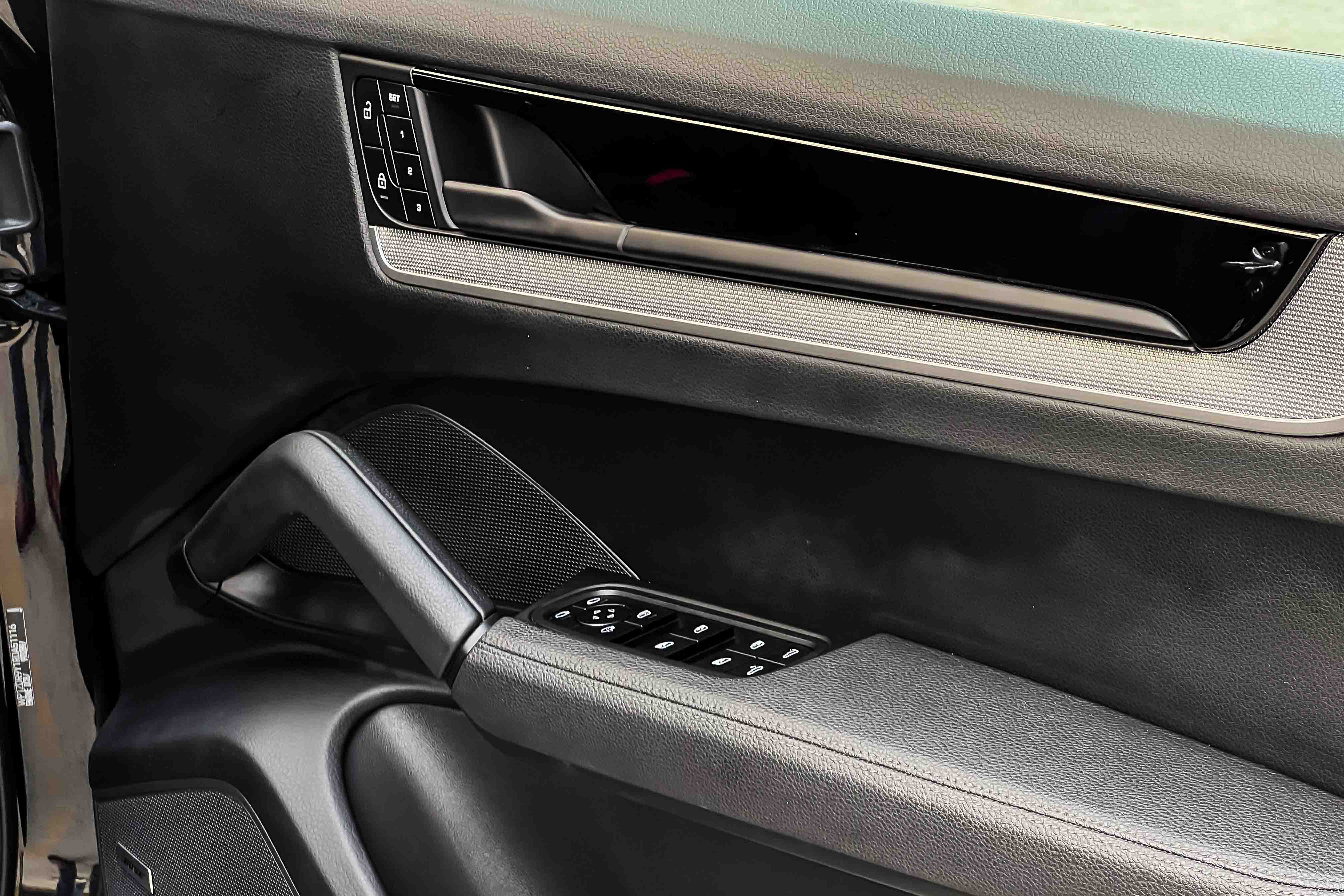 2024 PORSCHE CAYENNE COUPE