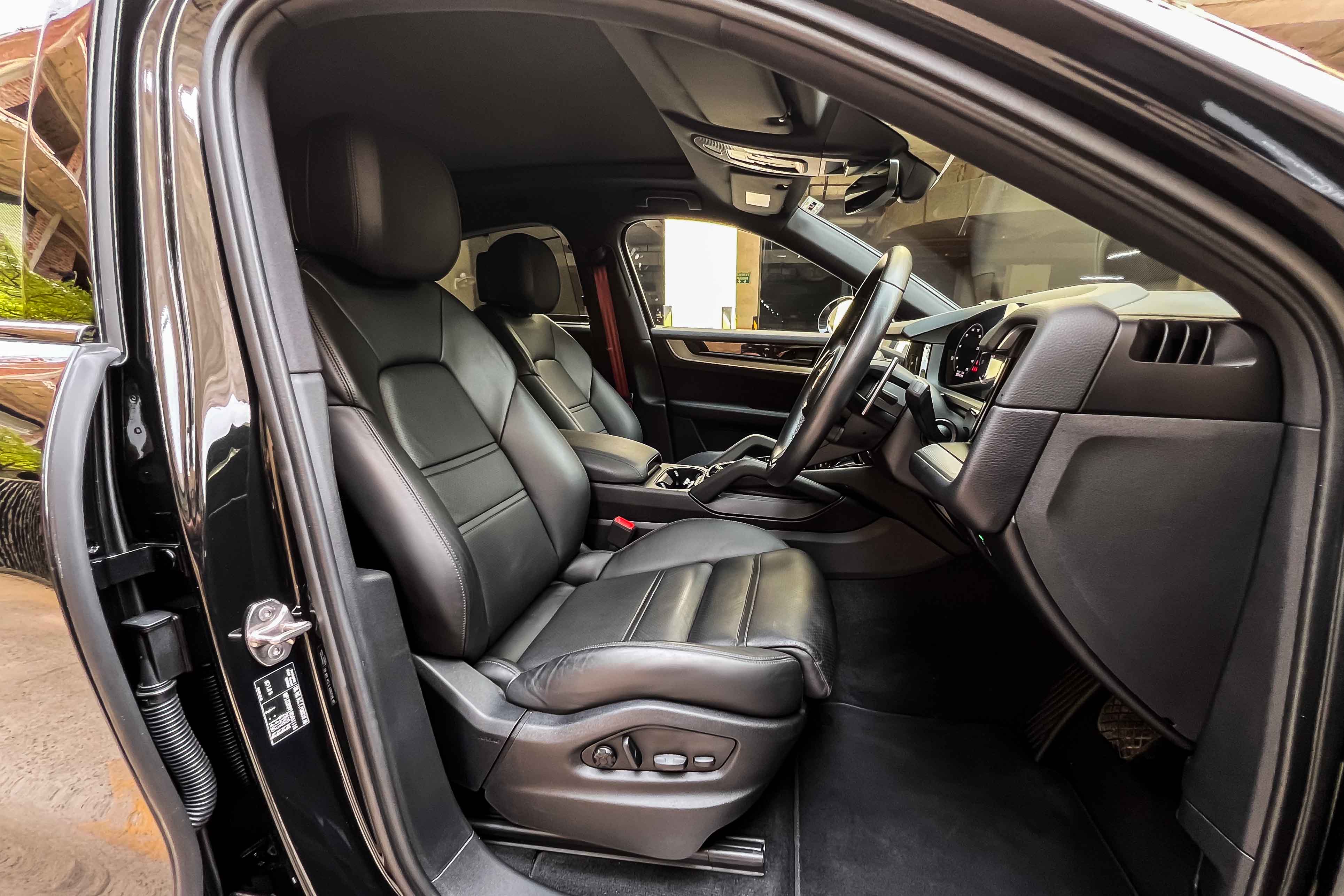 2024 PORSCHE CAYENNE COUPE