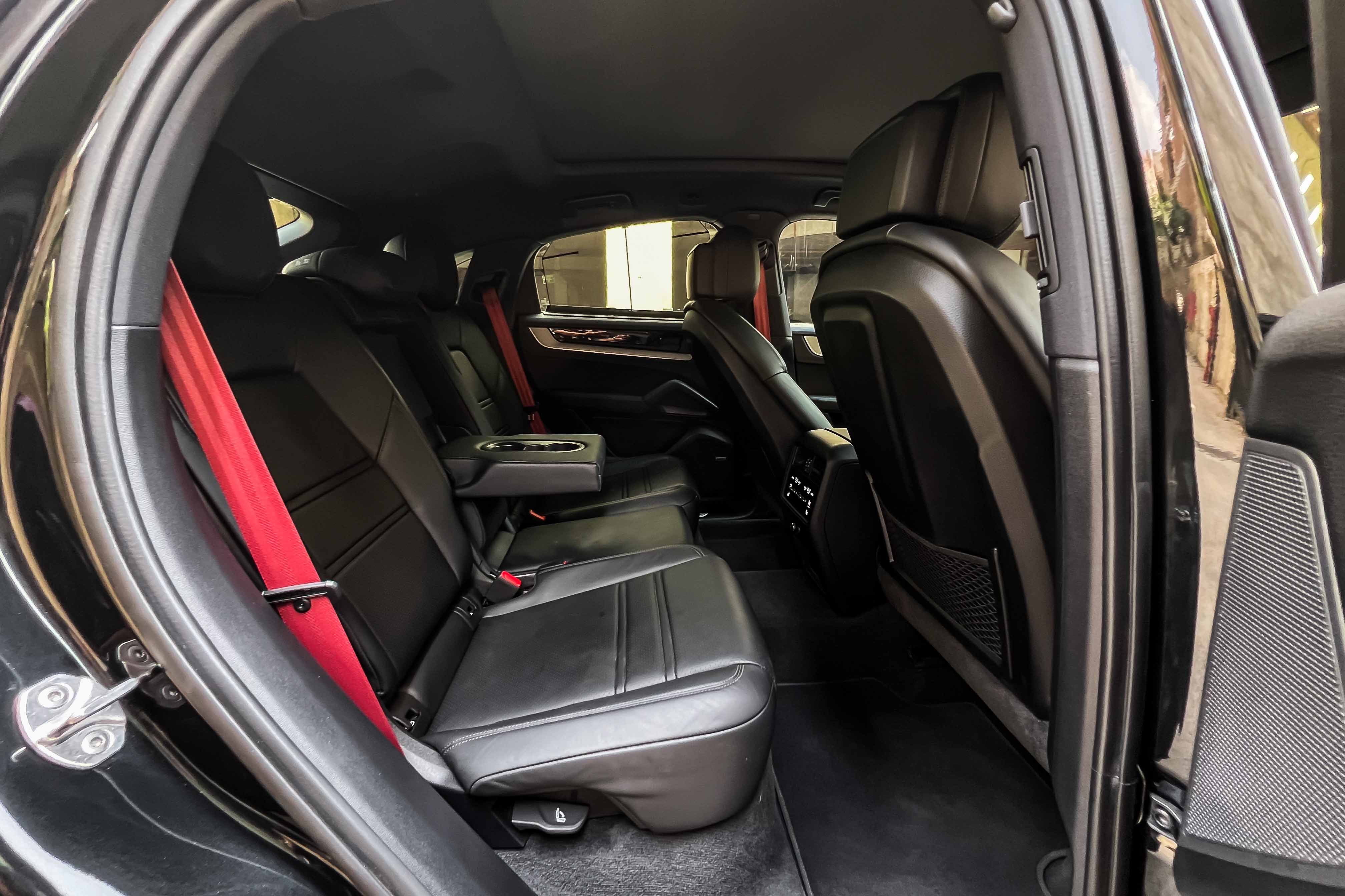 2024 PORSCHE CAYENNE COUPE