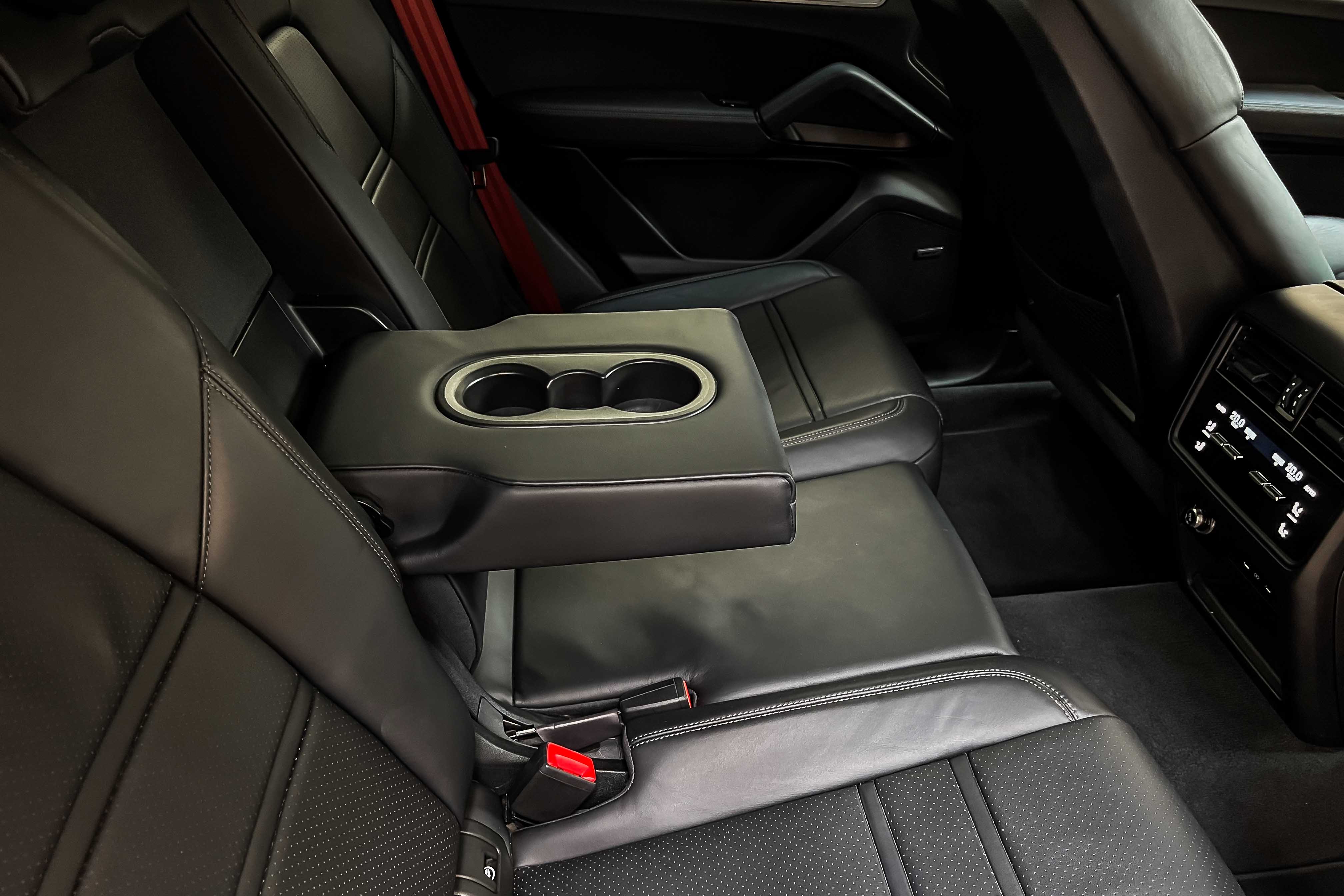 2024 PORSCHE CAYENNE COUPE