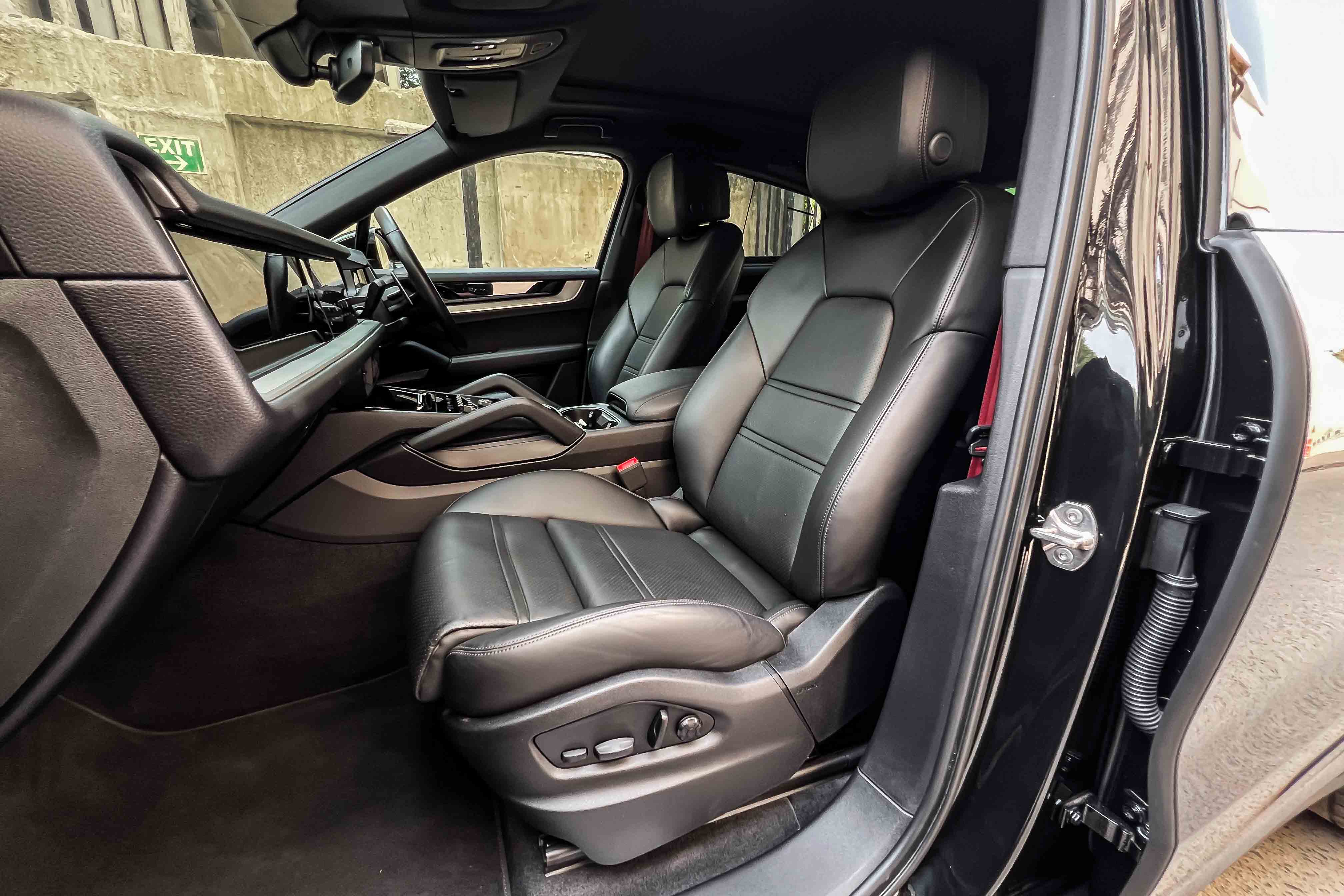 2024 PORSCHE CAYENNE COUPE