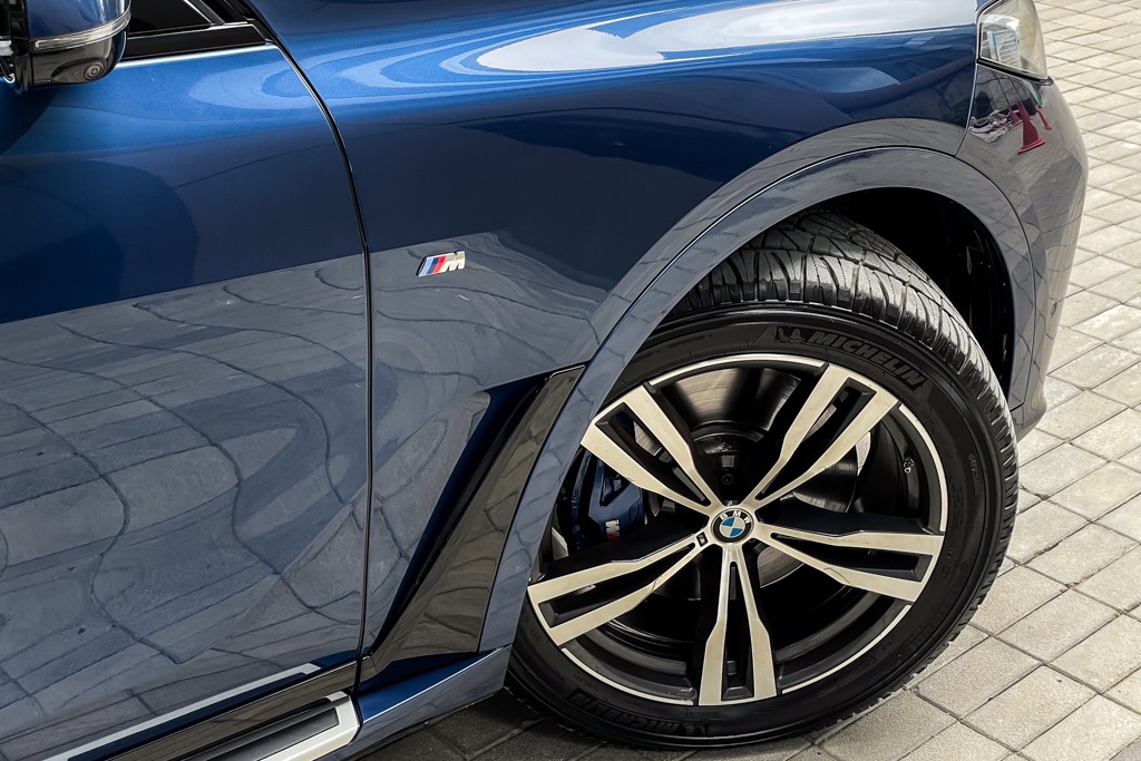 2020 BMW X7 40i M SPORT