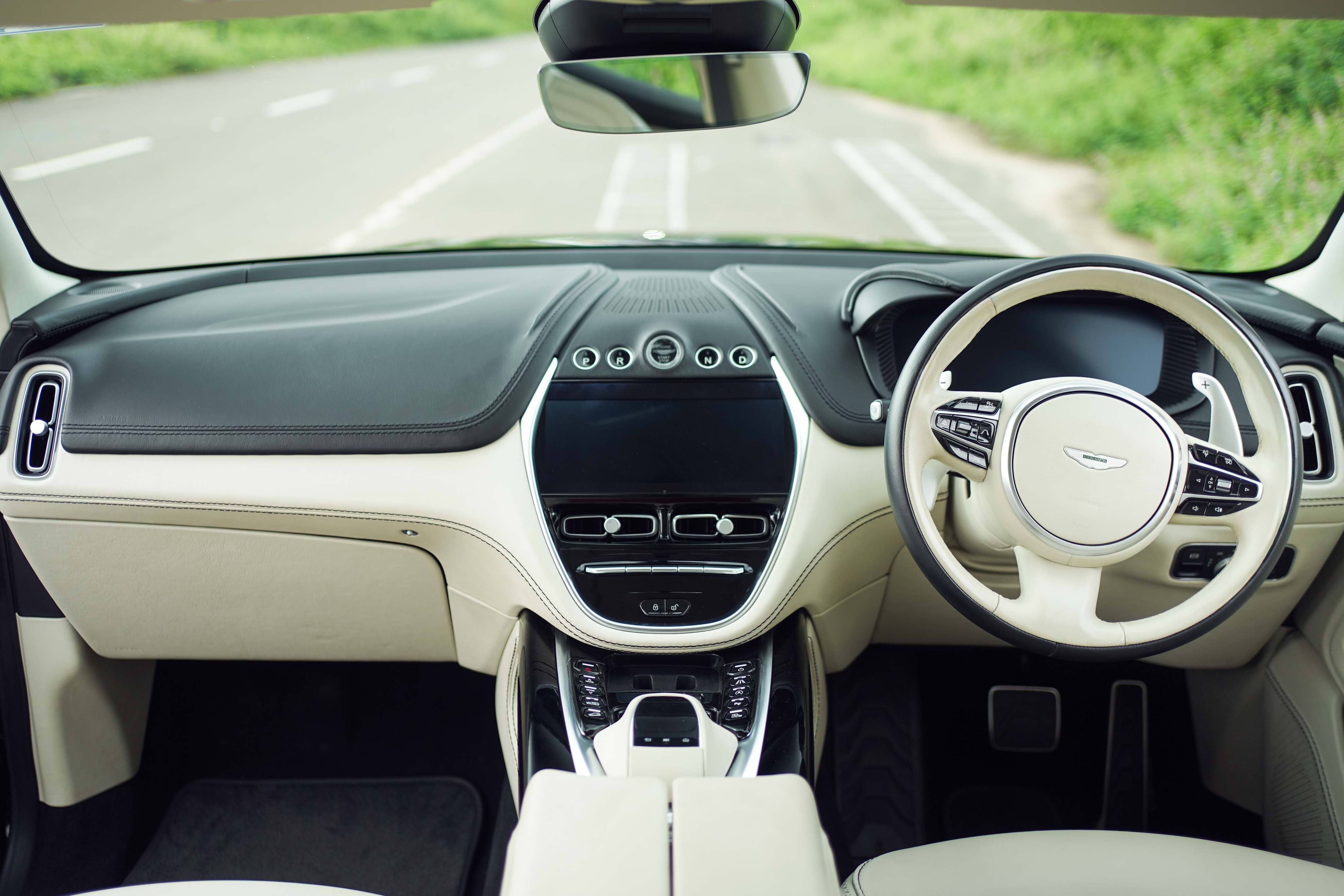 2021 ASTON MARTIN DBX