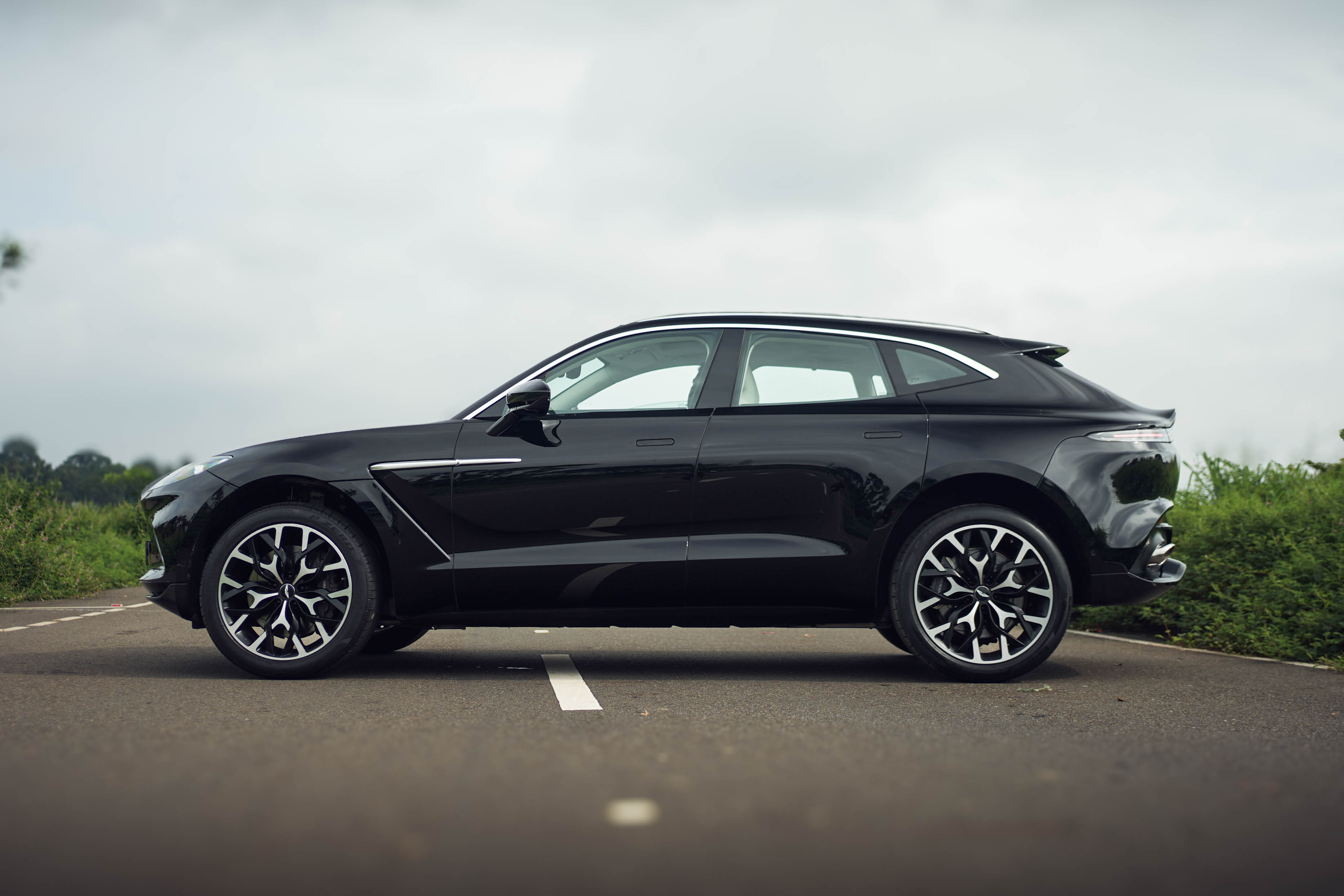 2021 ASTON MARTIN DBX