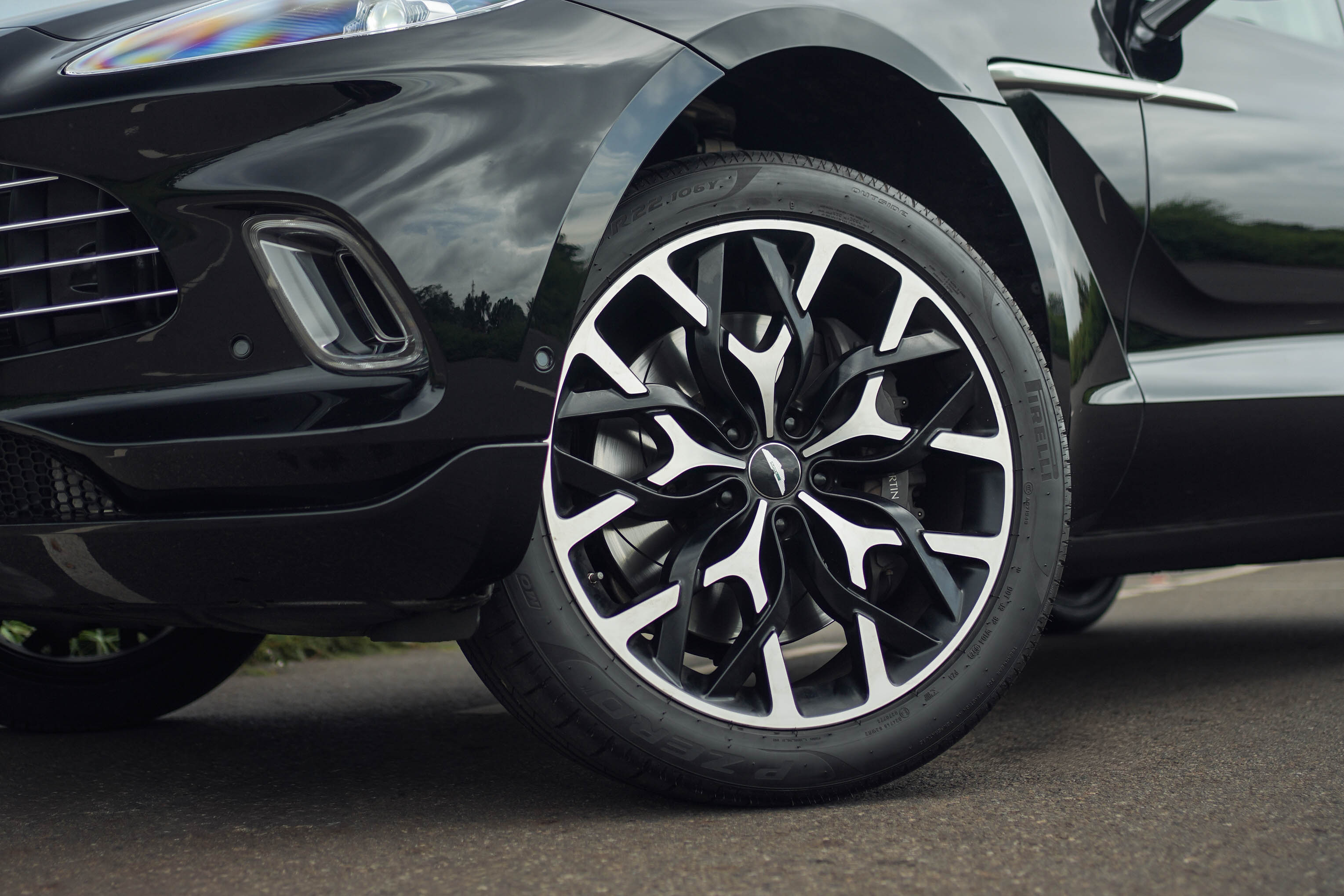 2021 ASTON MARTIN DBX