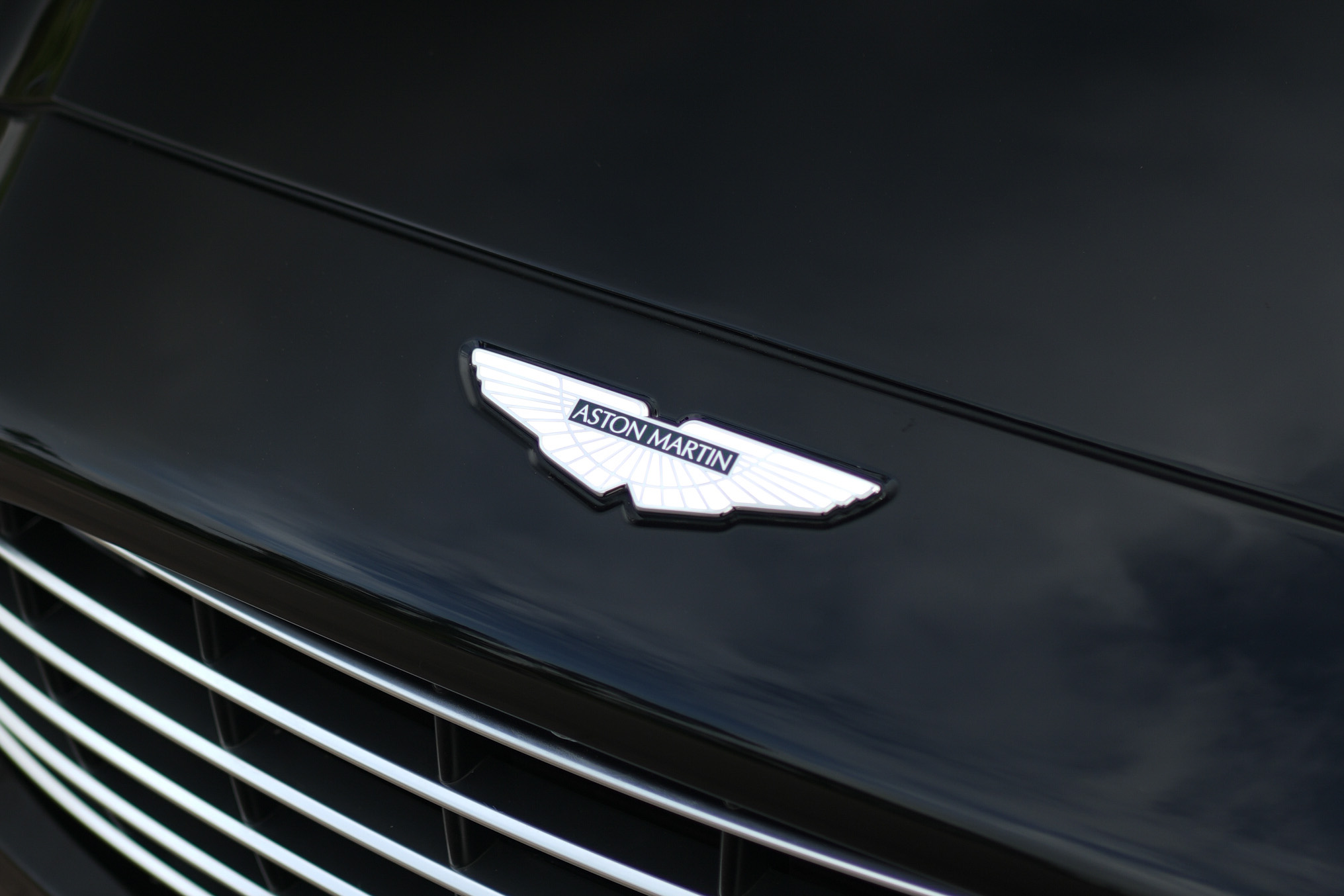 2021 ASTON MARTIN DBX