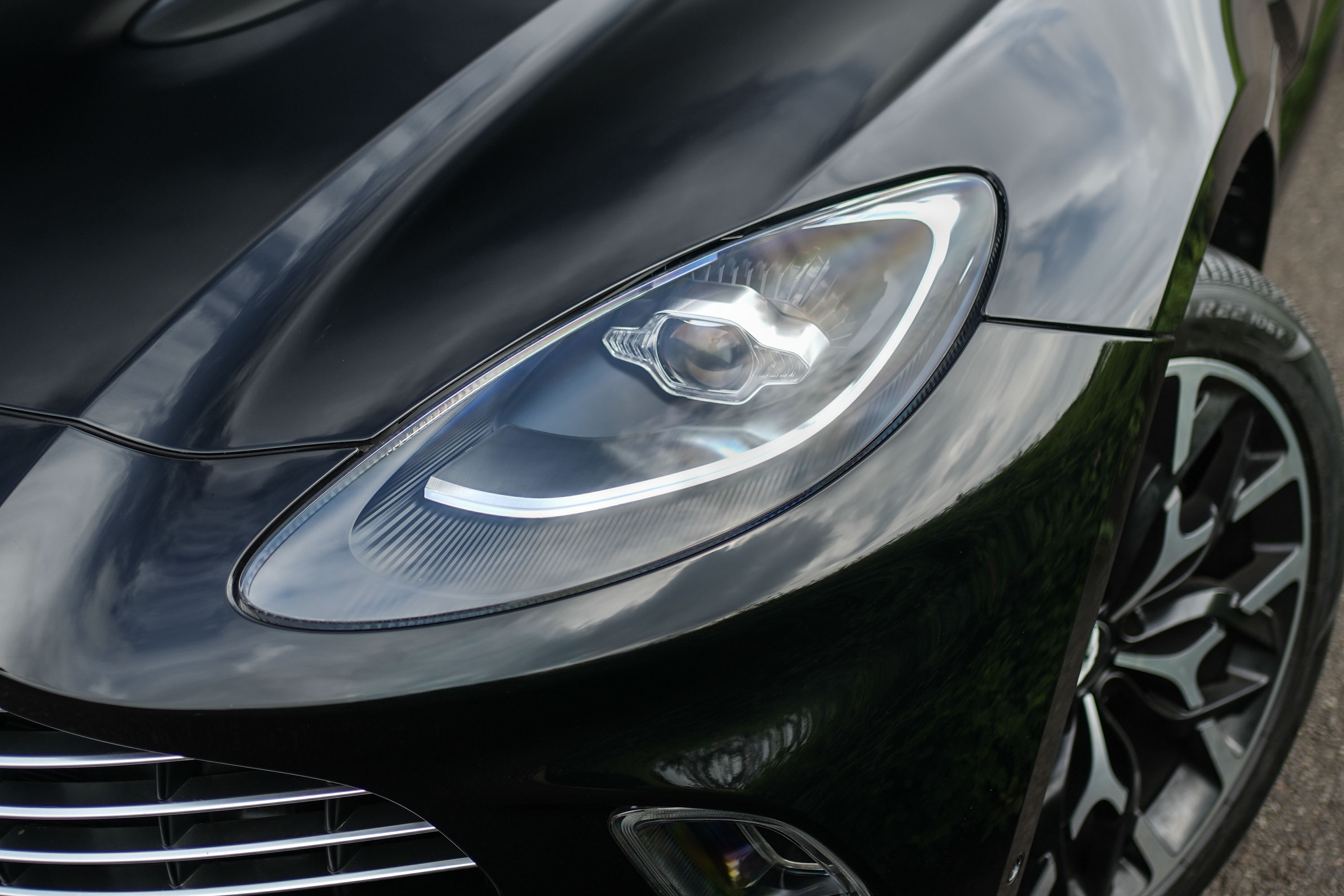 2021 ASTON MARTIN DBX