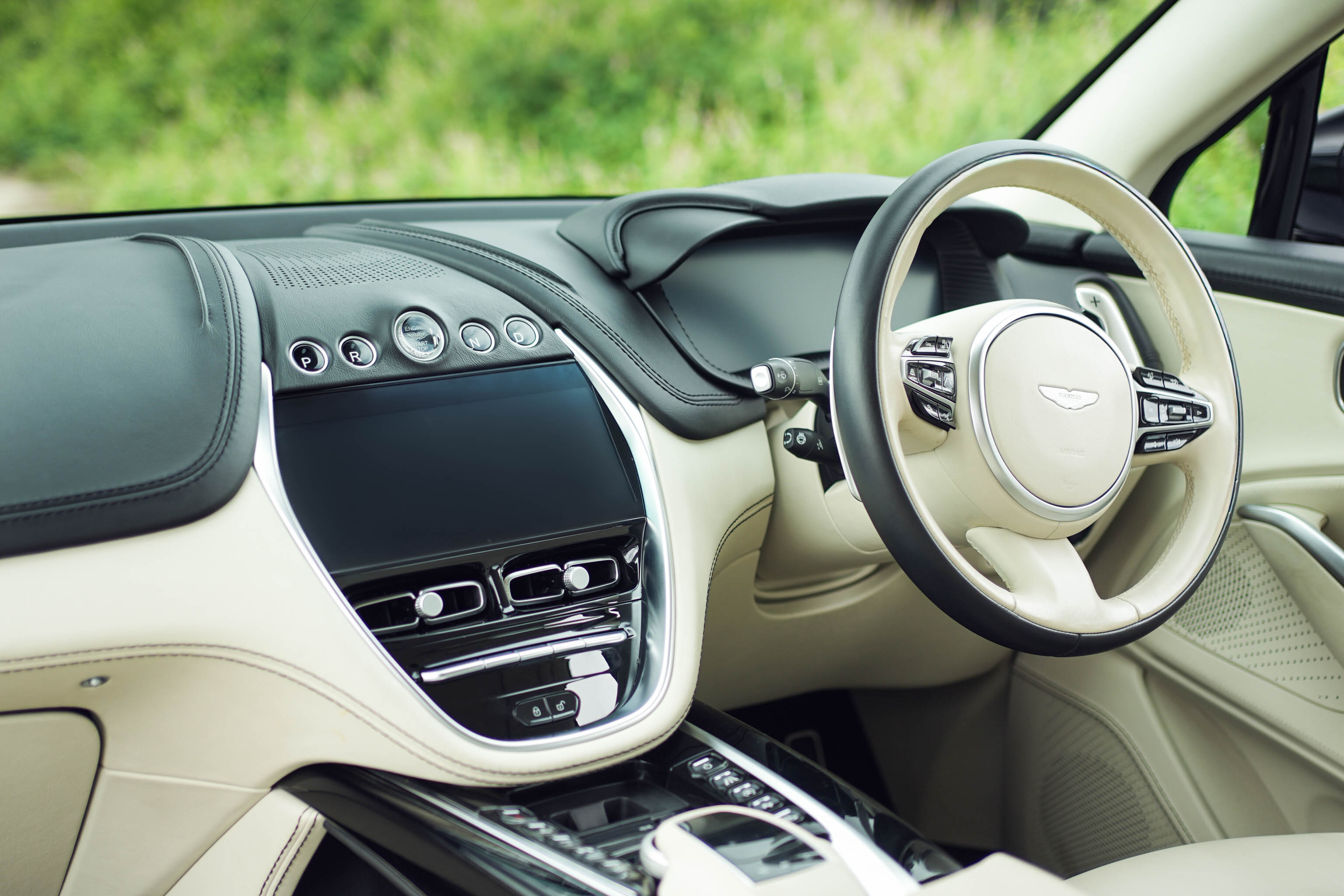 2021 ASTON MARTIN DBX