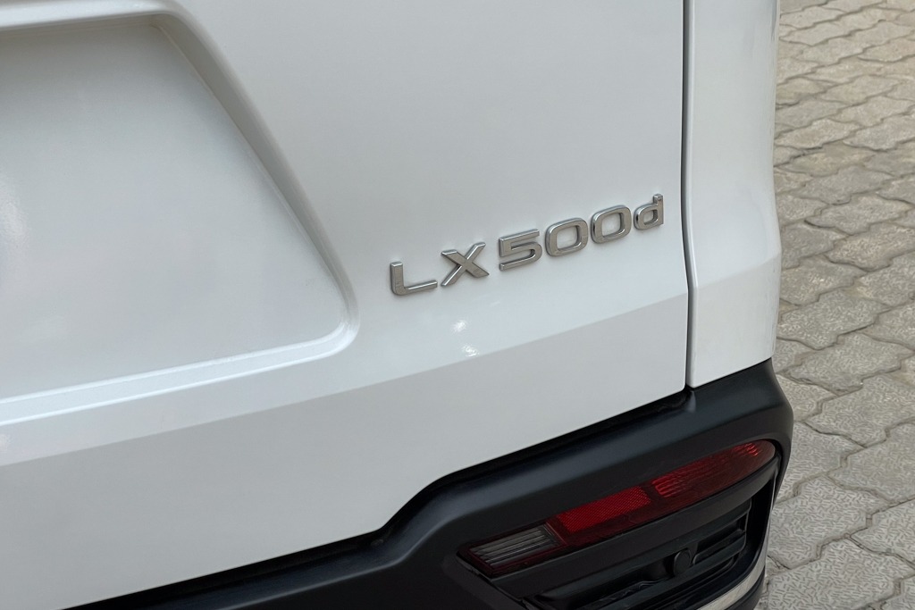 2023 LEXUS LX500d