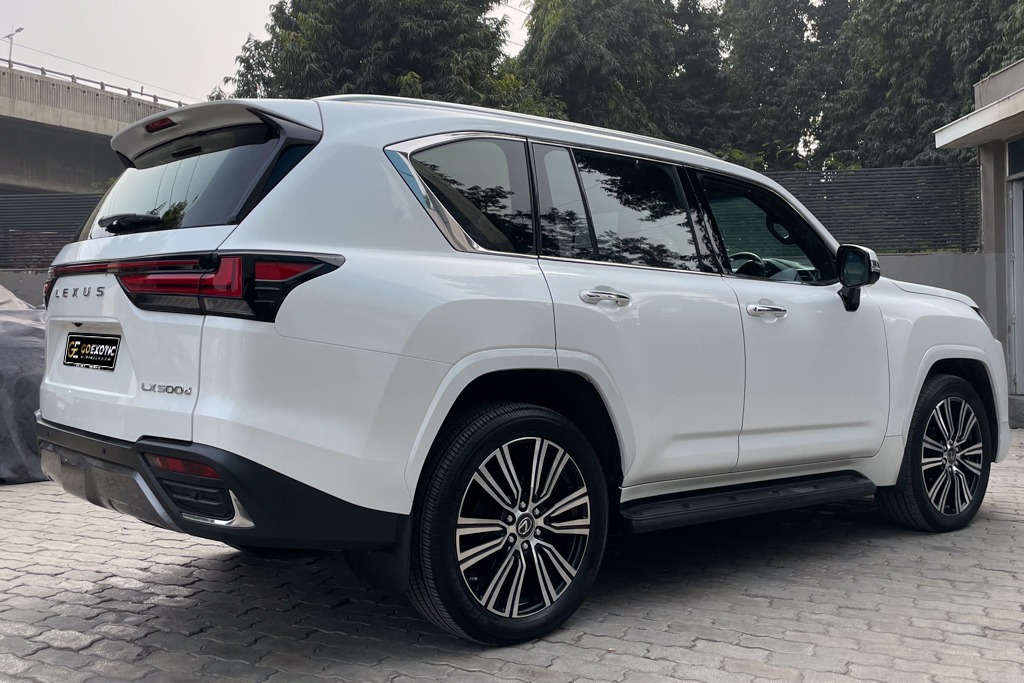 2023 LEXUS LX500d
