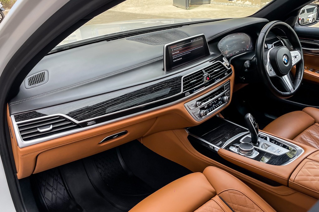 2021 BMW 740LI M SPORT