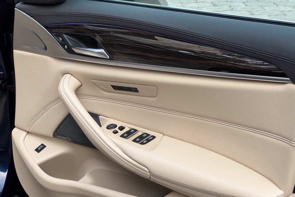 2018 BMW 520d LUXURY LINE