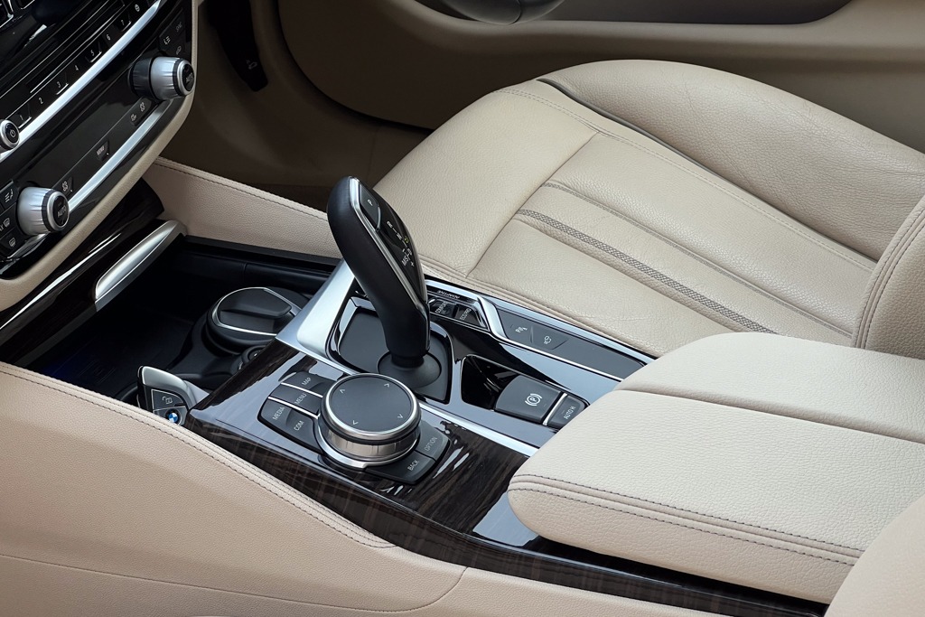 2018 BMW 520d LUXURY LINE