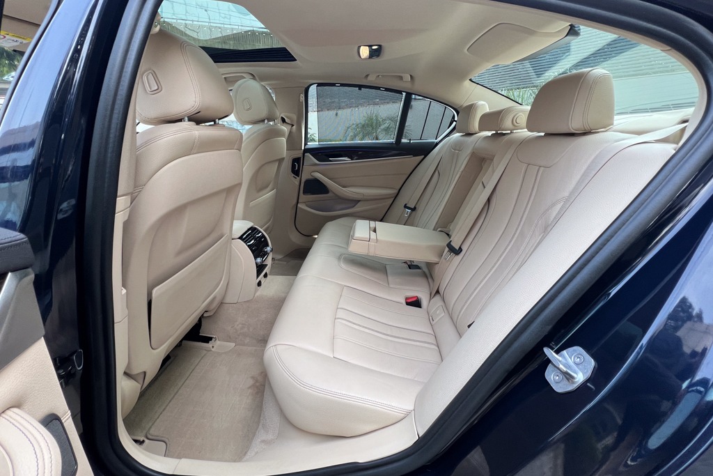 2018 BMW 520d LUXURY LINE