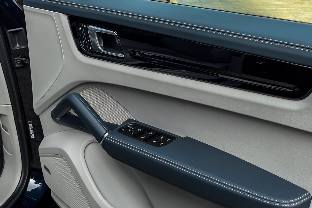 2021 PORSCHE CAYENNE COUPE