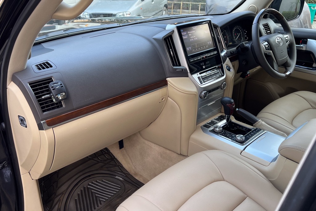 2017 TOYOTA LC200 VX