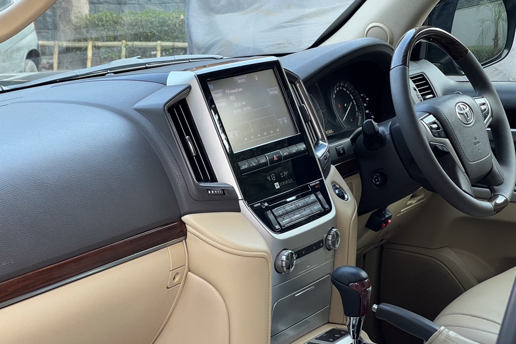 2017 TOYOTA LC200 VX