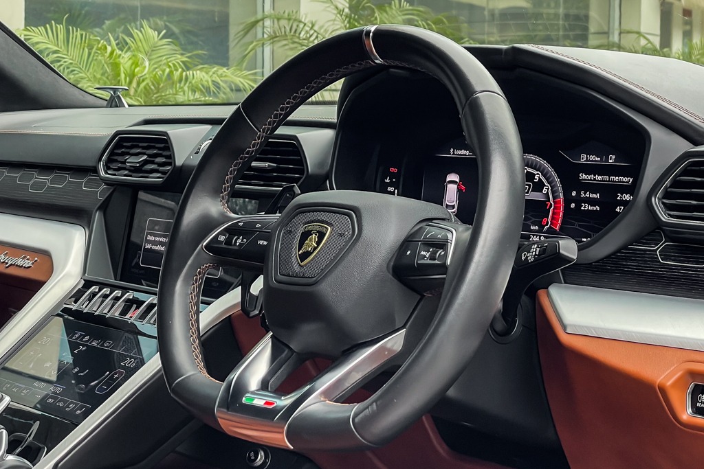 2019 LAMBORGHINI URUS