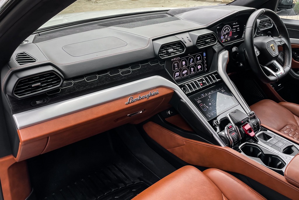 2019 LAMBORGHINI URUS