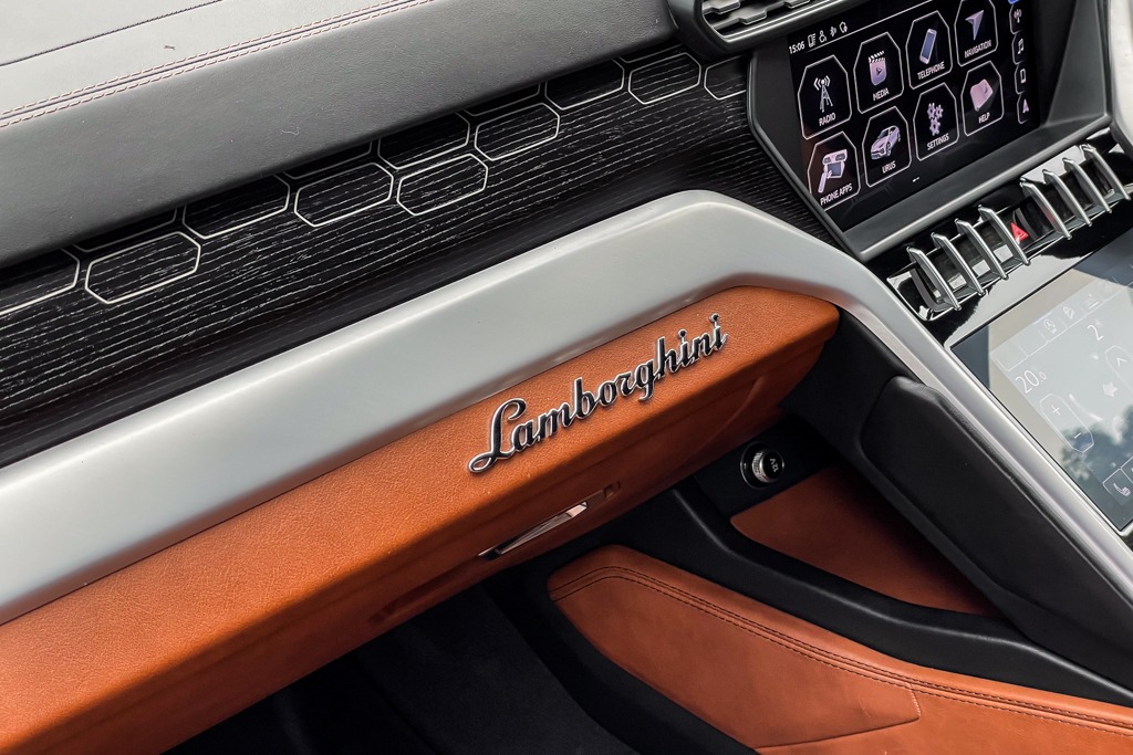 2019 LAMBORGHINI URUS