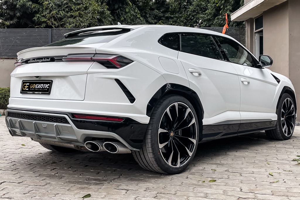 2019 LAMBORGHINI URUS