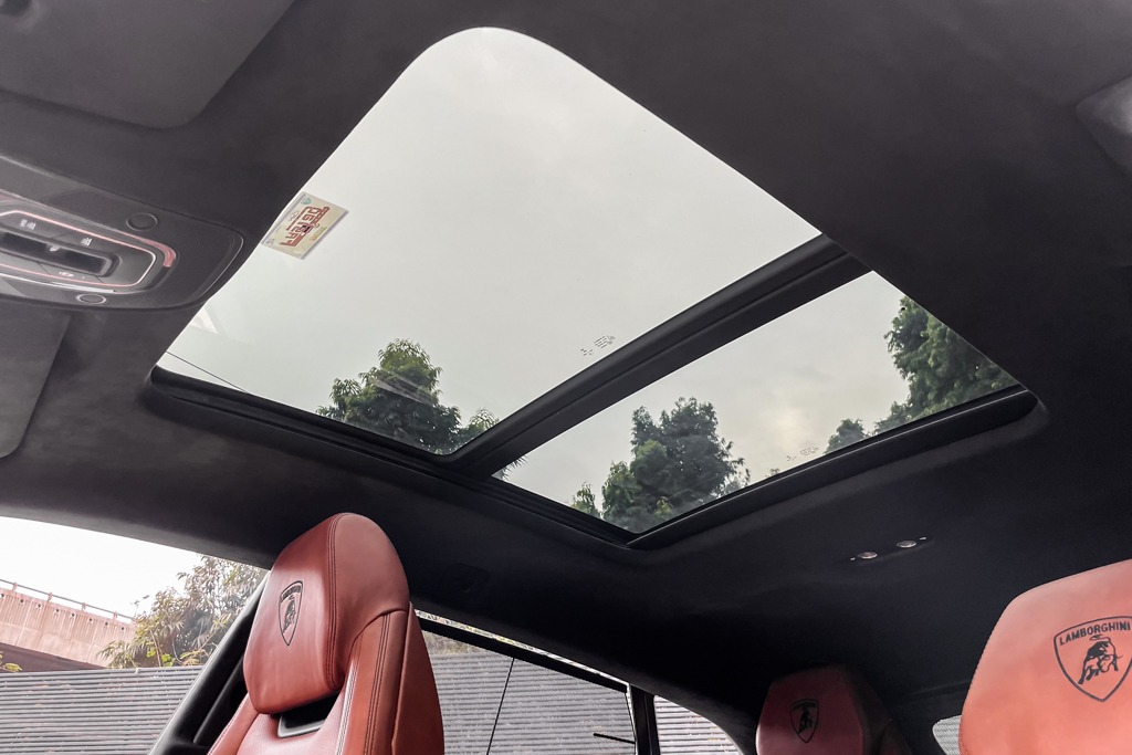 2019 LAMBORGHINI URUS