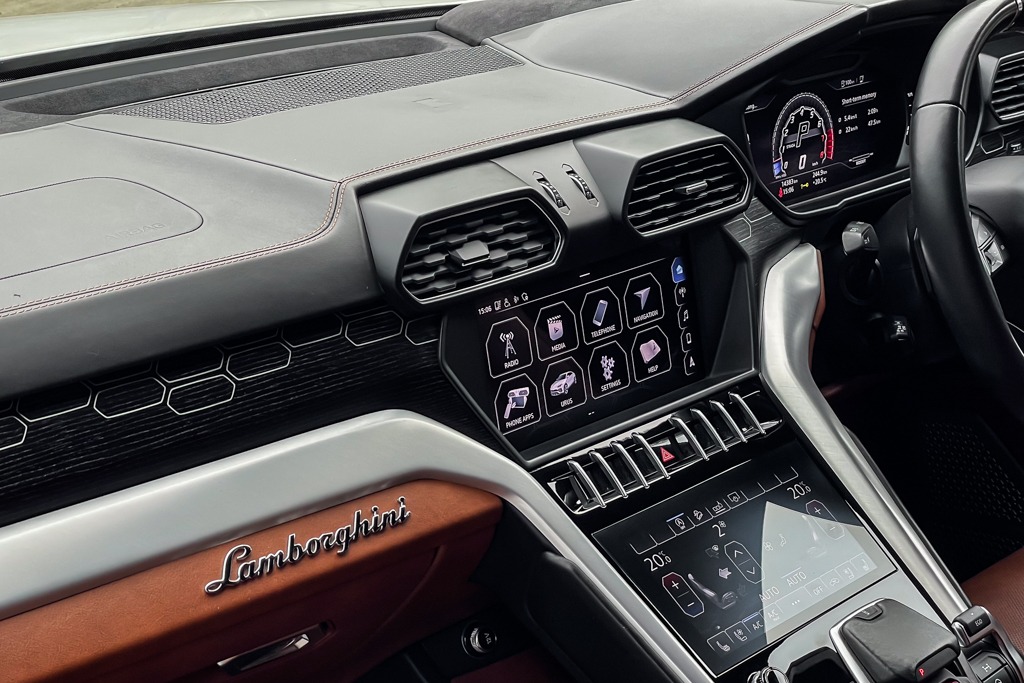 2019 LAMBORGHINI URUS