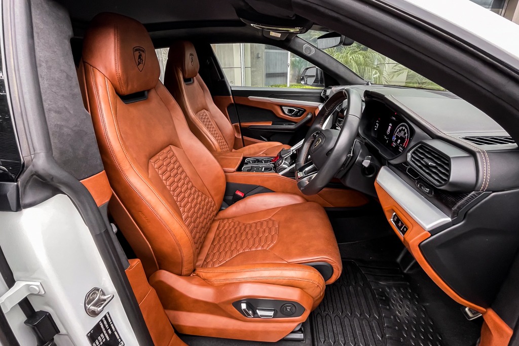 2019 LAMBORGHINI URUS