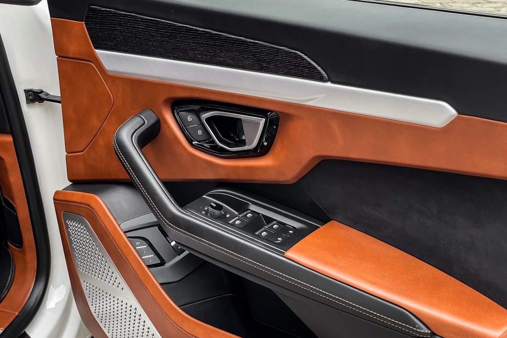 2019 LAMBORGHINI URUS