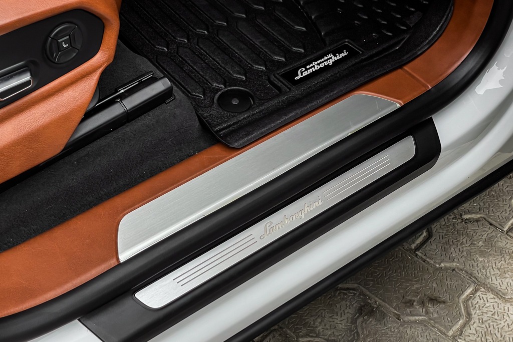 2019 LAMBORGHINI URUS